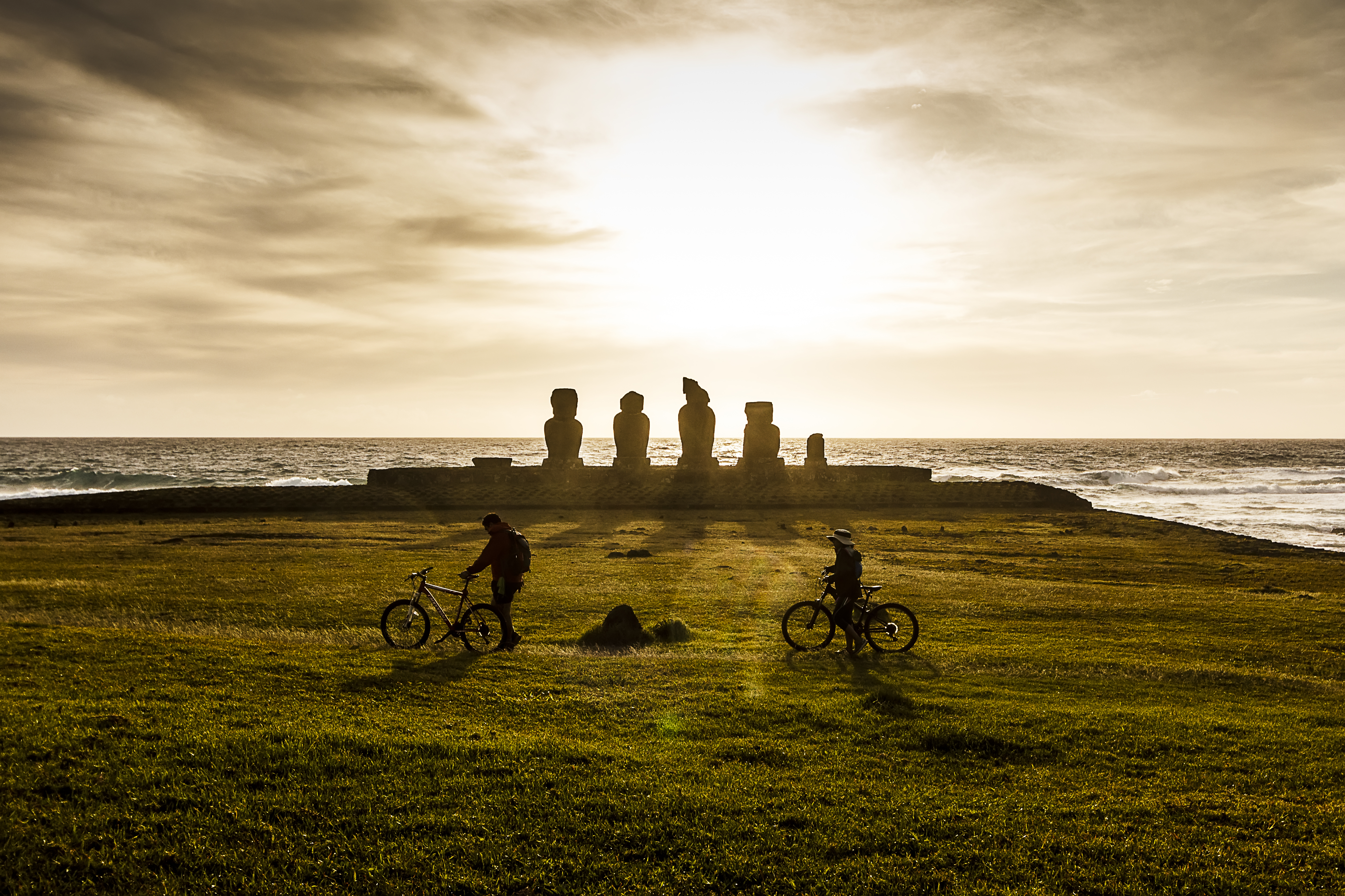 Explore Easter Island's sites by bicycle 