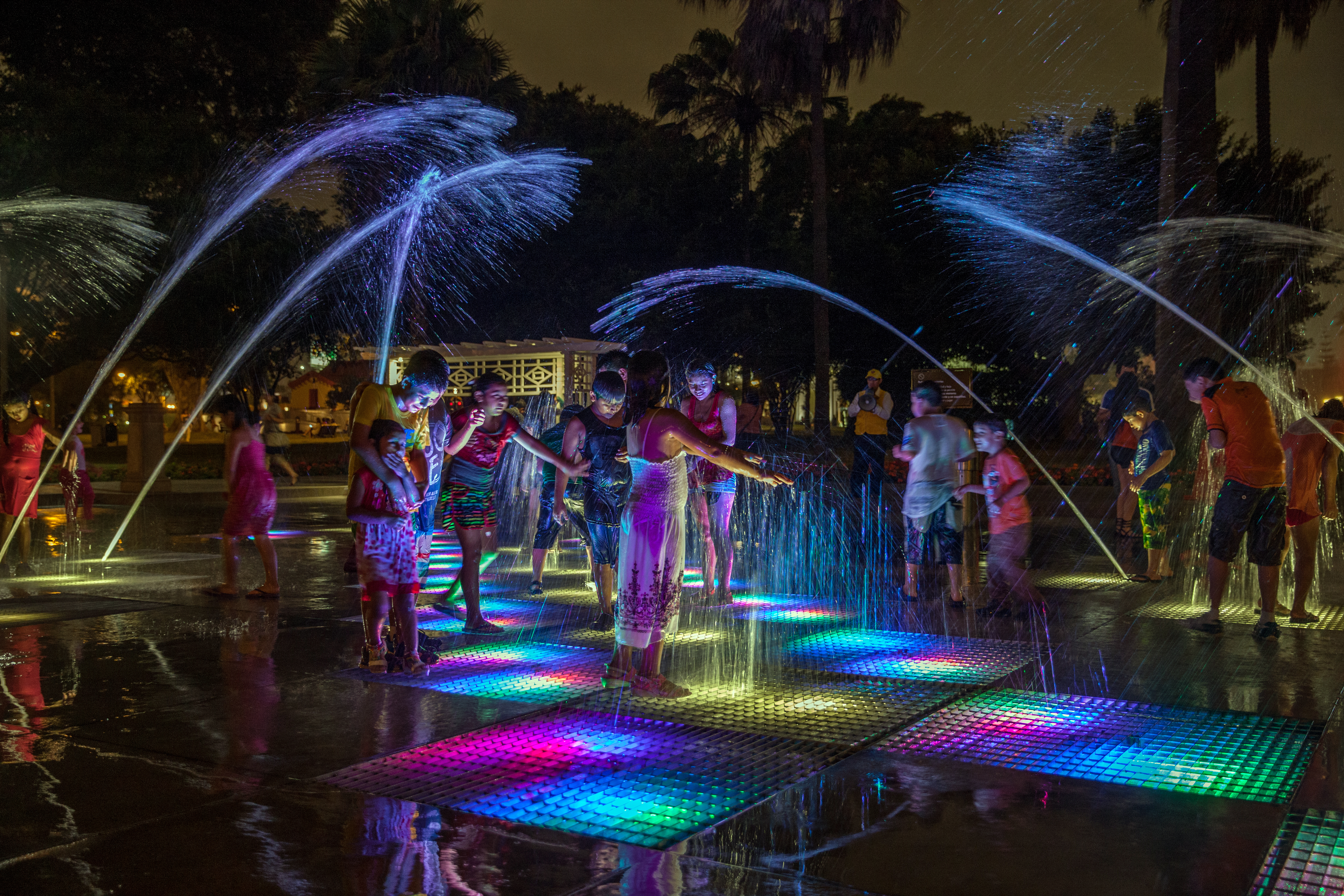 See the rainbow fountains of Parque de la Reserva