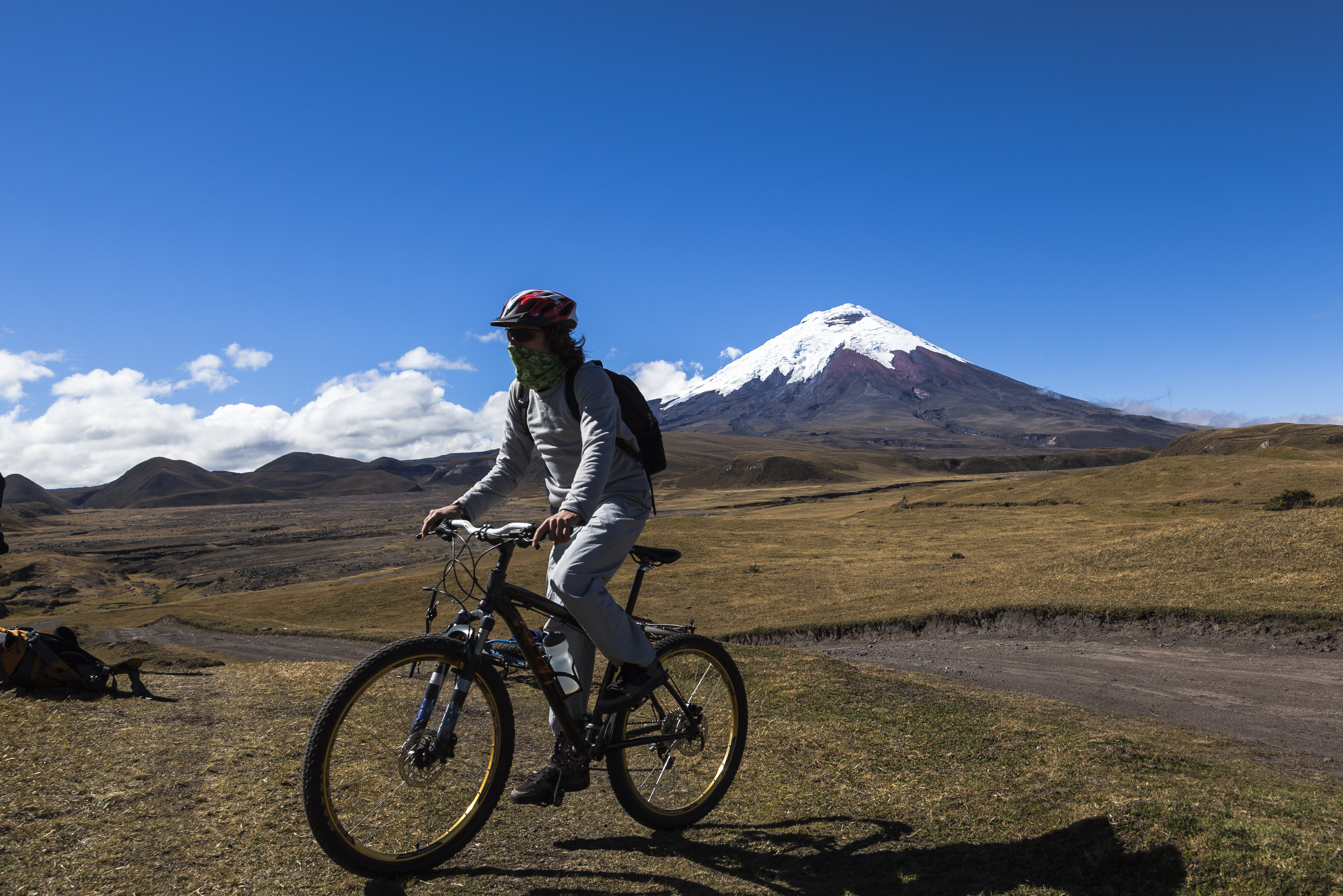 Explore Cotopaxi by mountain bike 