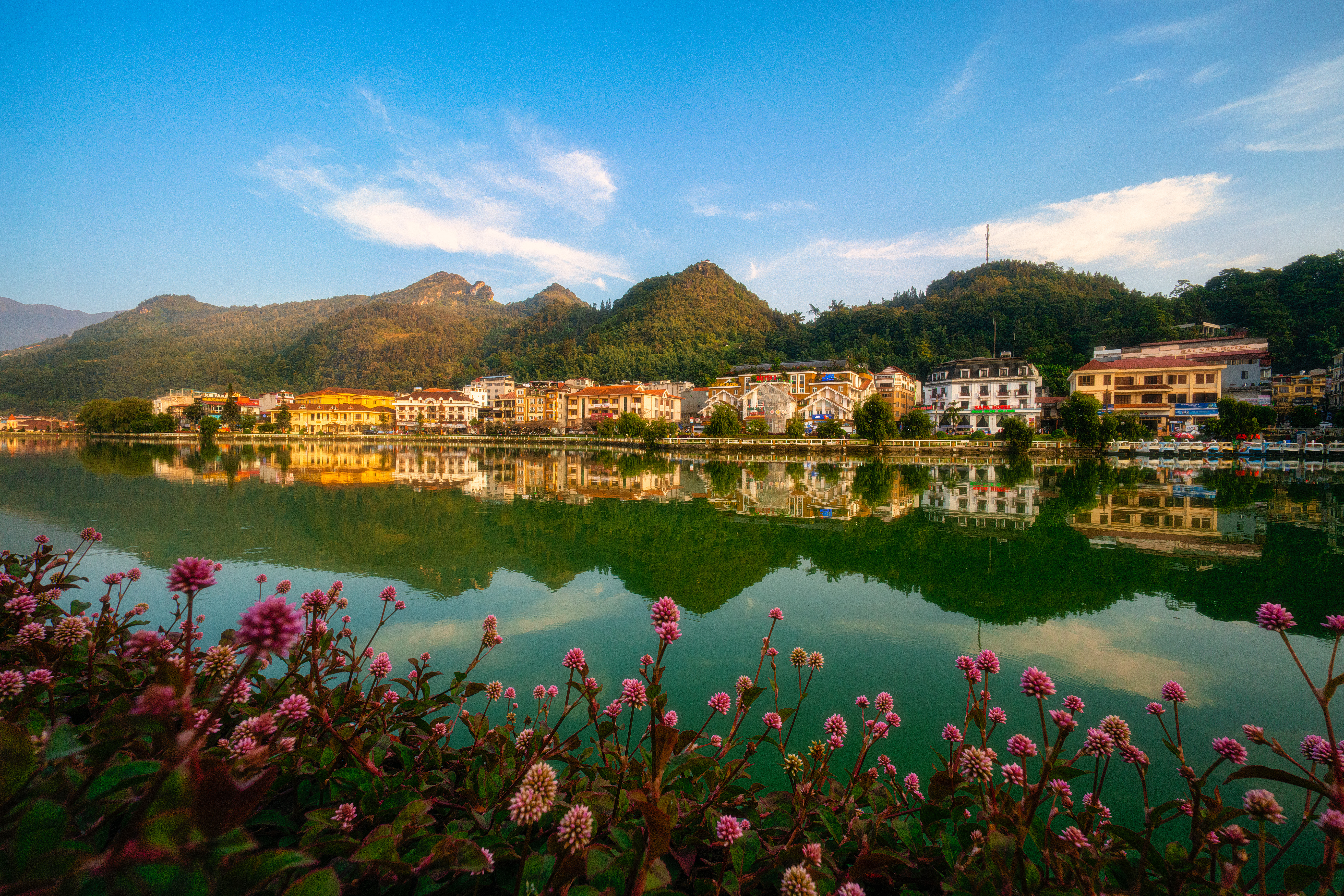Take a stroll around Sapa Lake