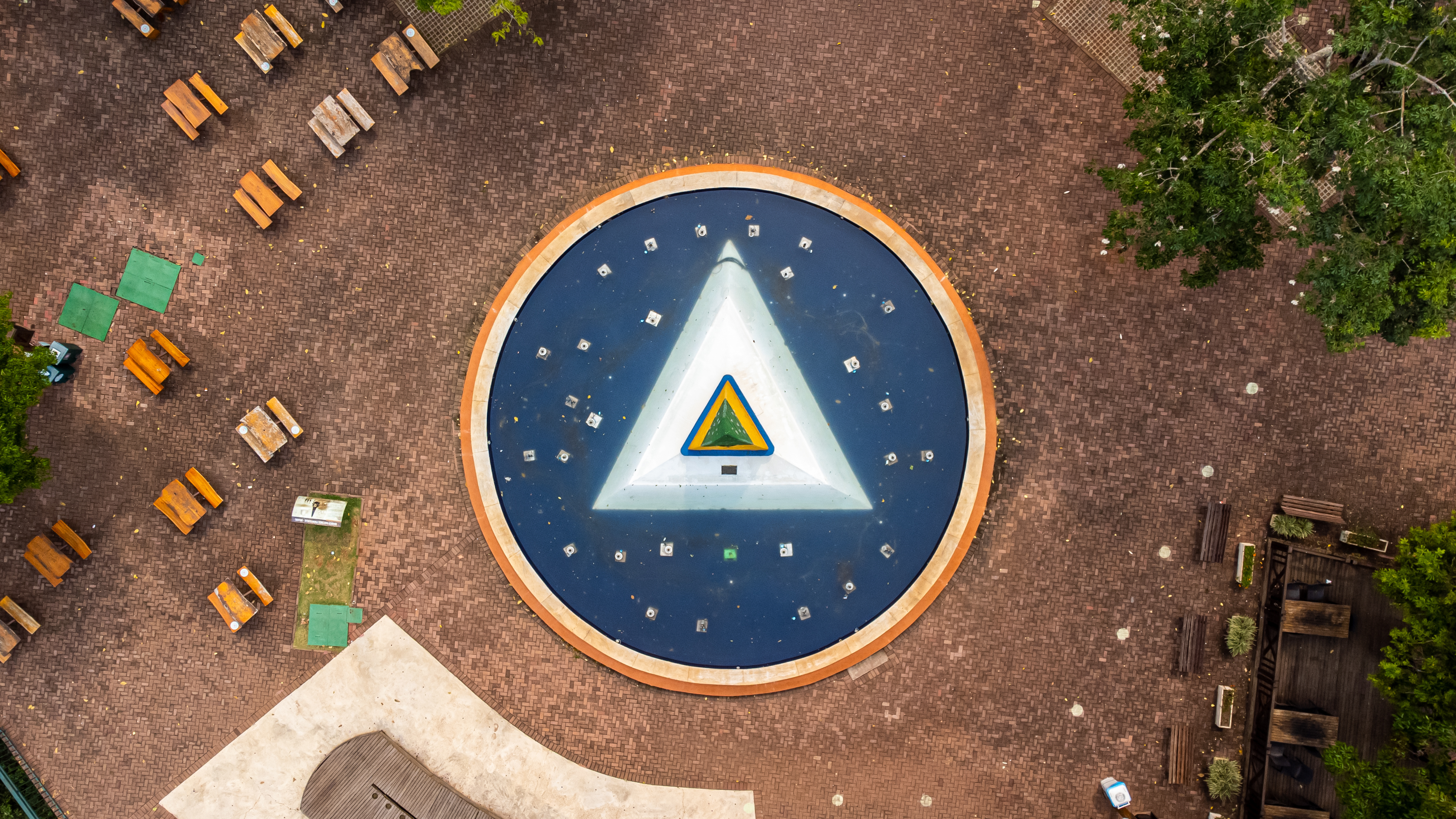 See the point where three countries meet 