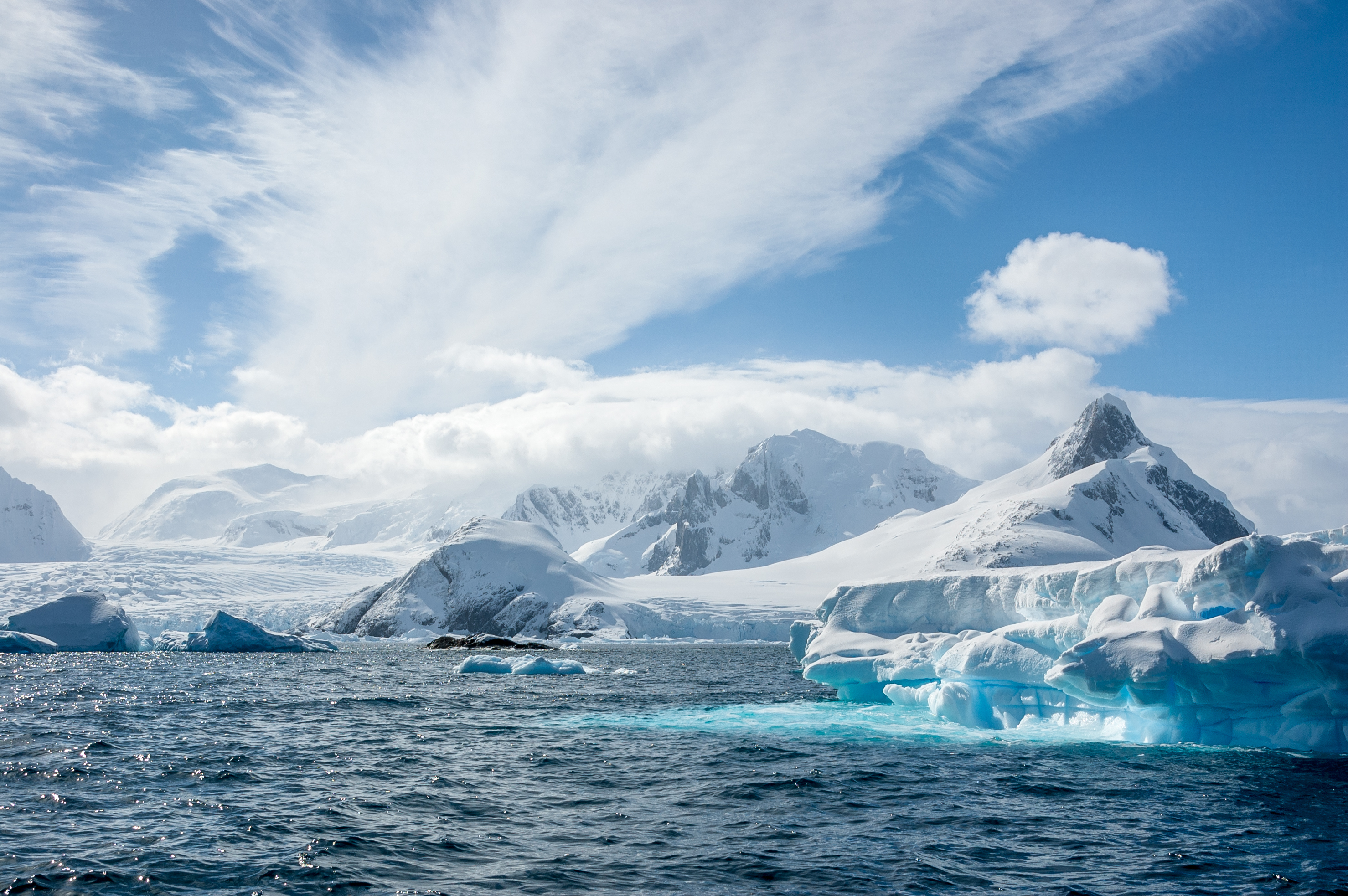 Sail by the glacial mountains of the Penola Strait