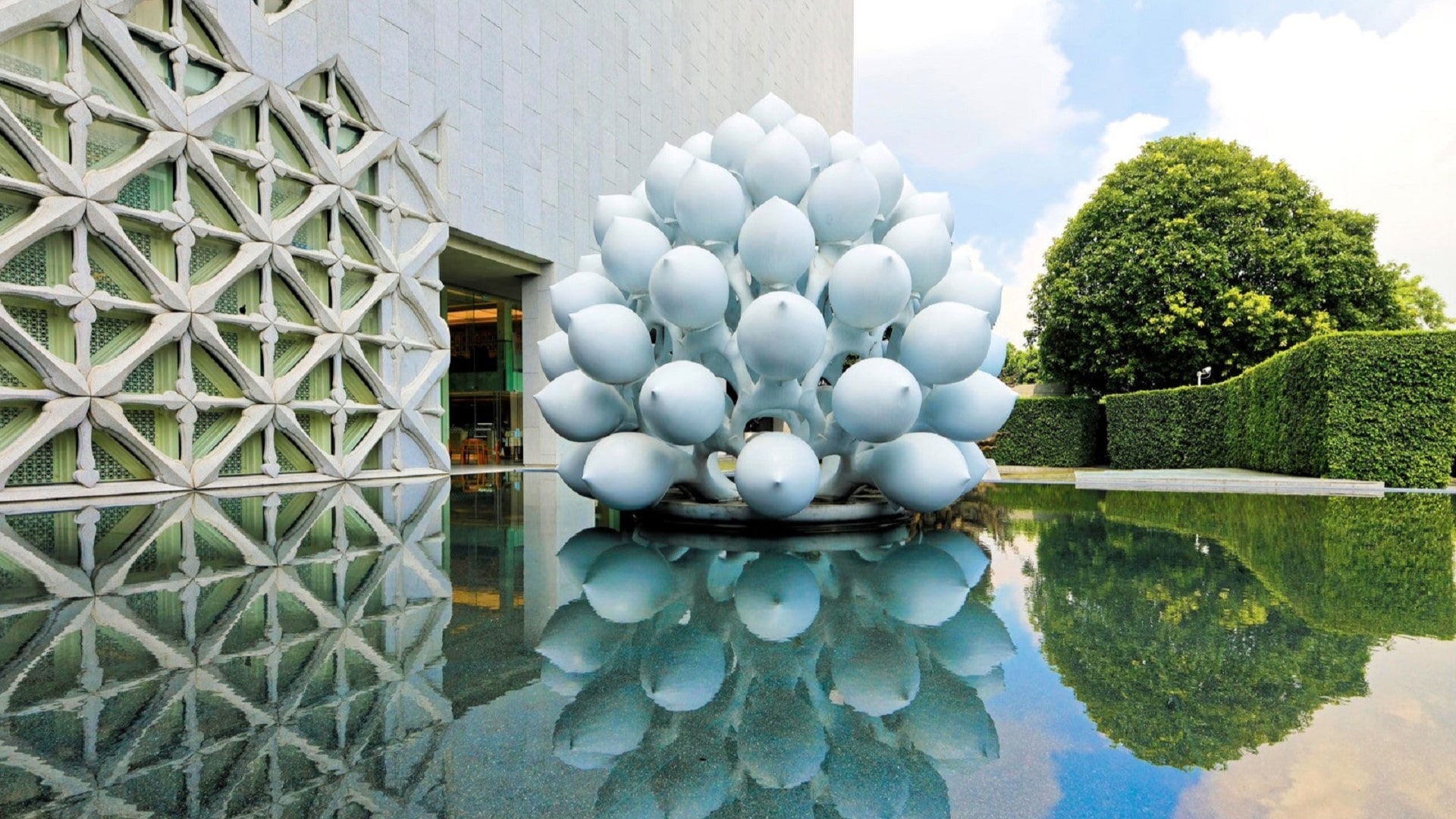 Tour Bangkok's vibrant art scene