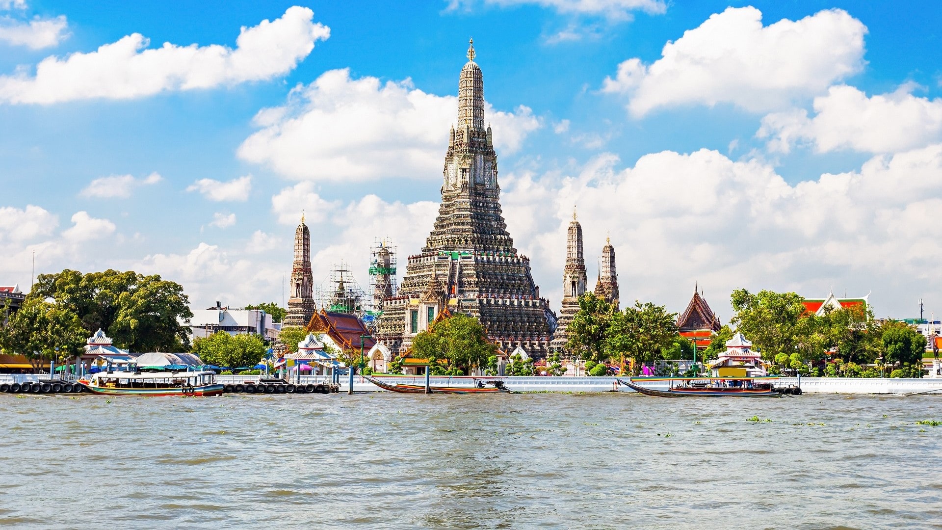 Cruise along the Chao Phraya River from Bangkok