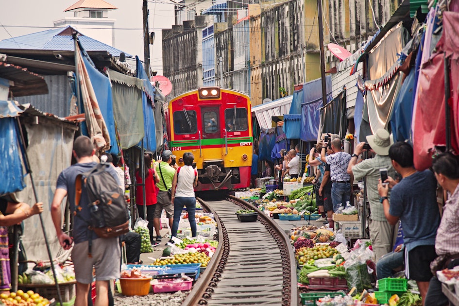 Explore the Maeklong Railway market in Bangkok | Timbuktu Travel