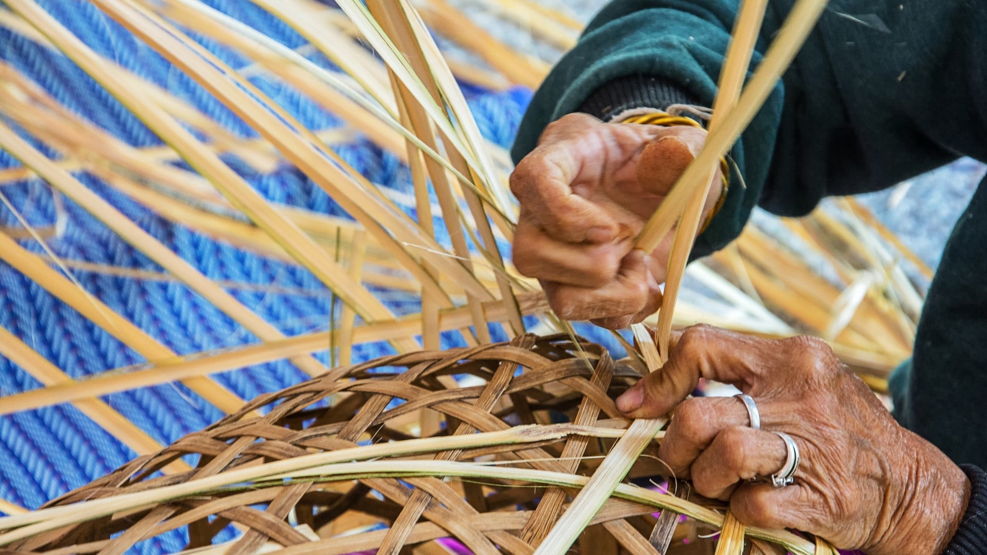 Learn the art of bamboo weaving in Munduk