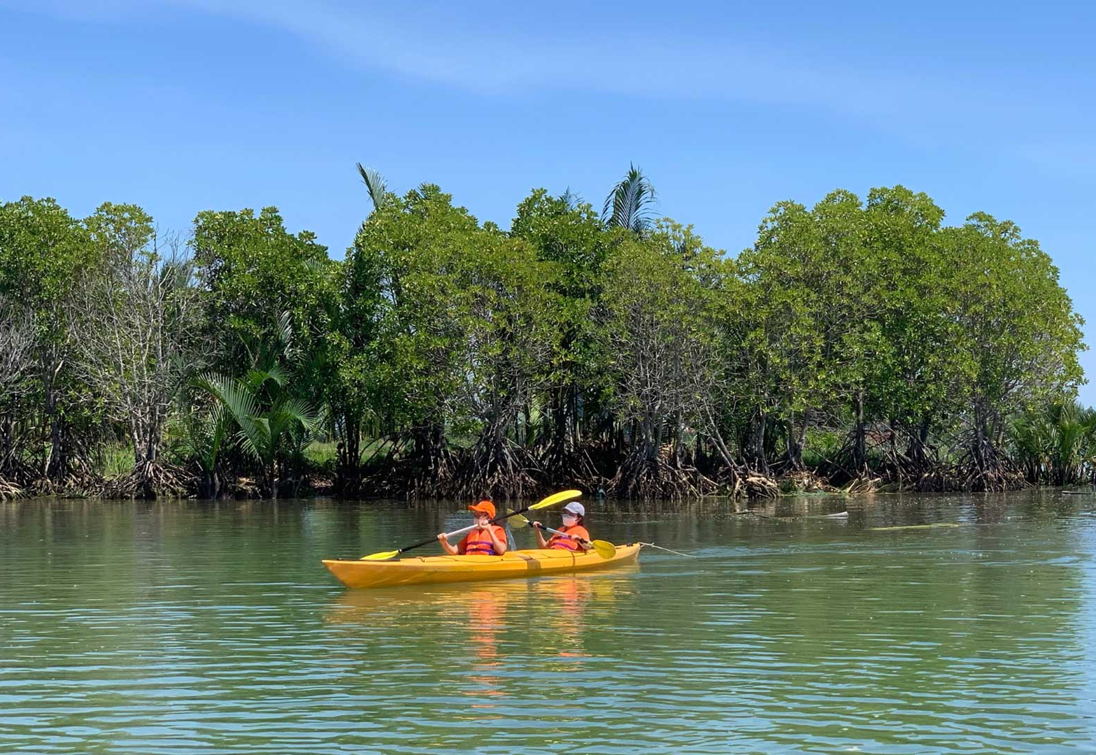 kayaking on the Thu Bon river