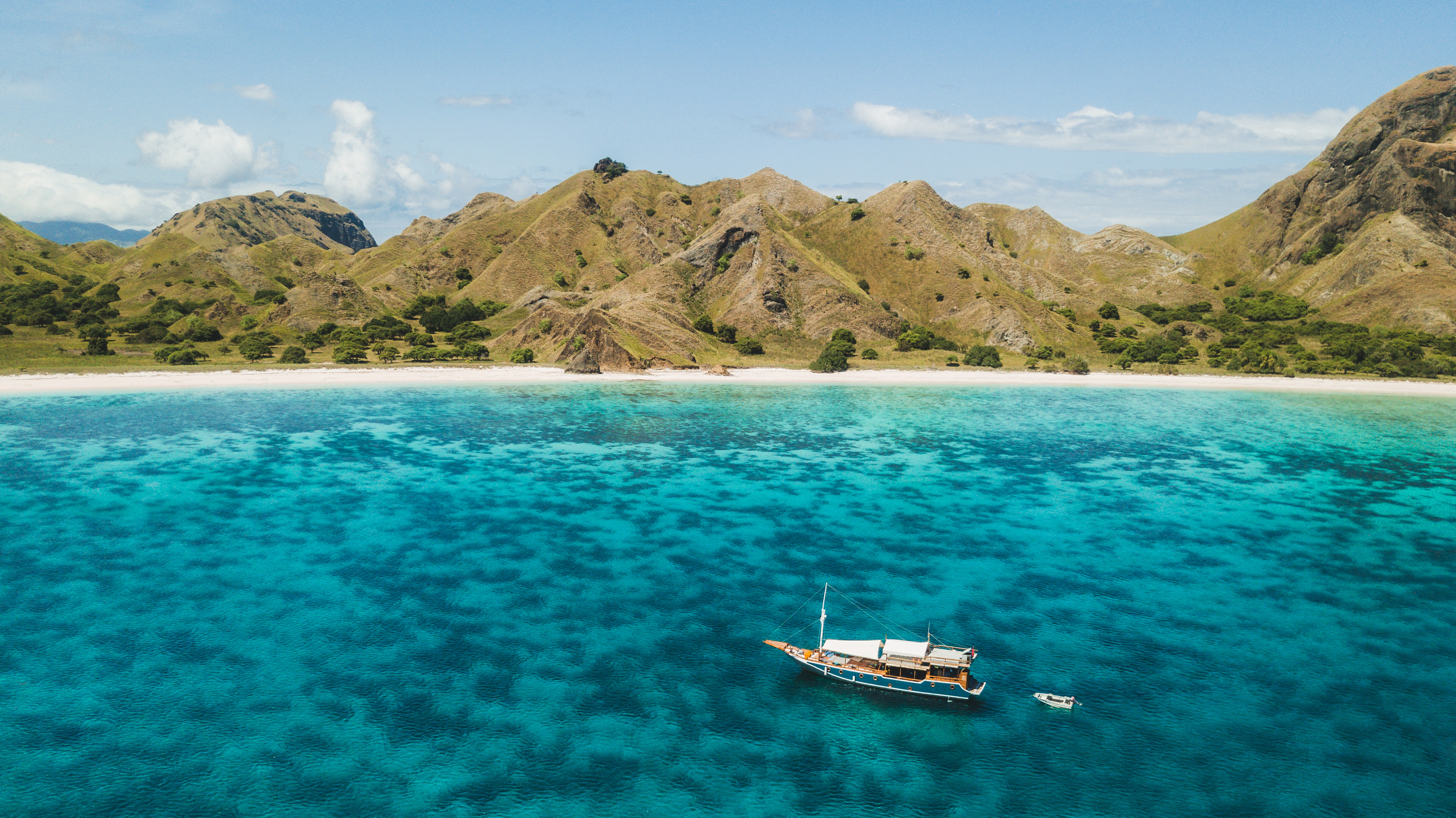 Explore the Komodo Island by boat