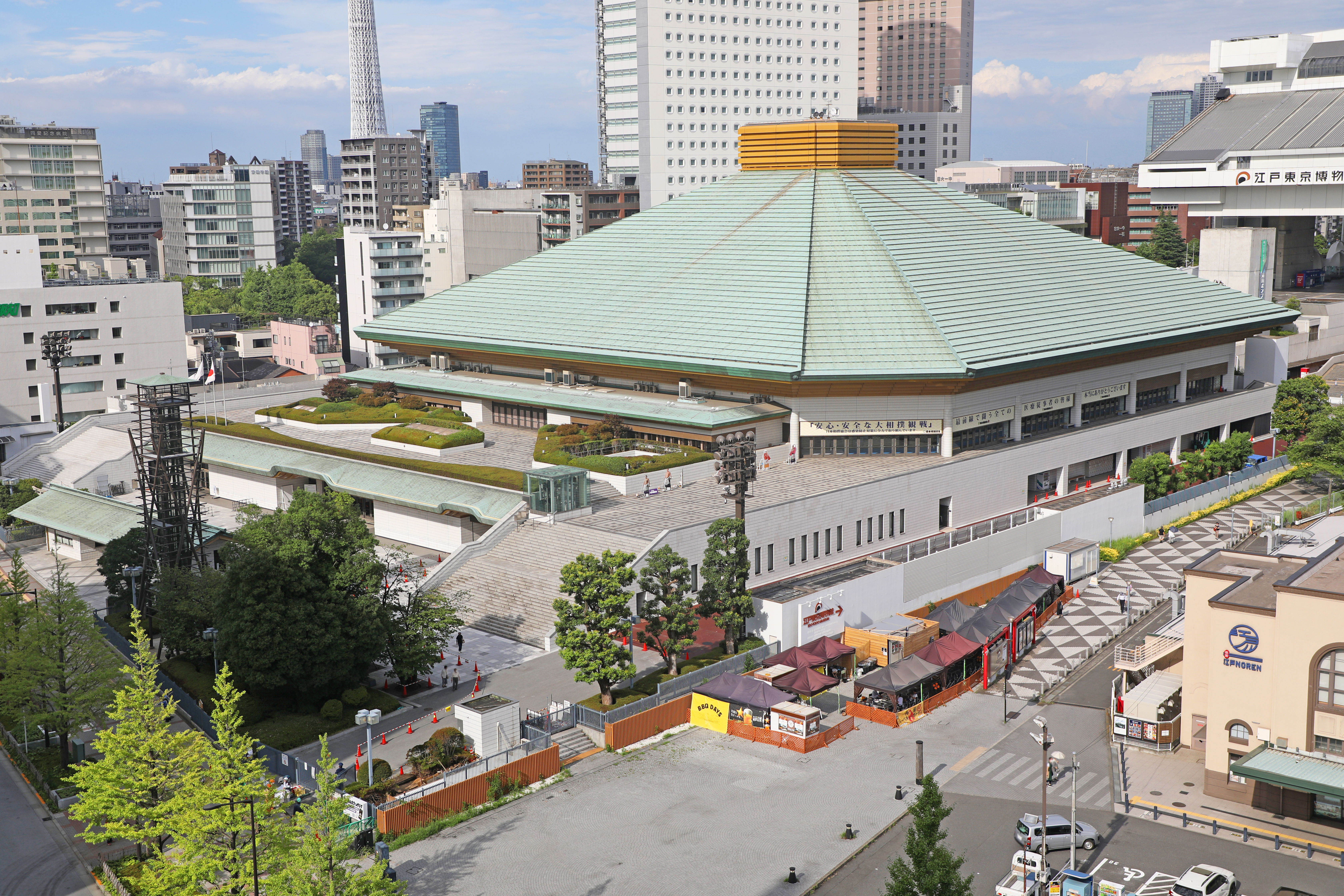 Enjoy a visit to  Ryogoku, the major sumo stadium