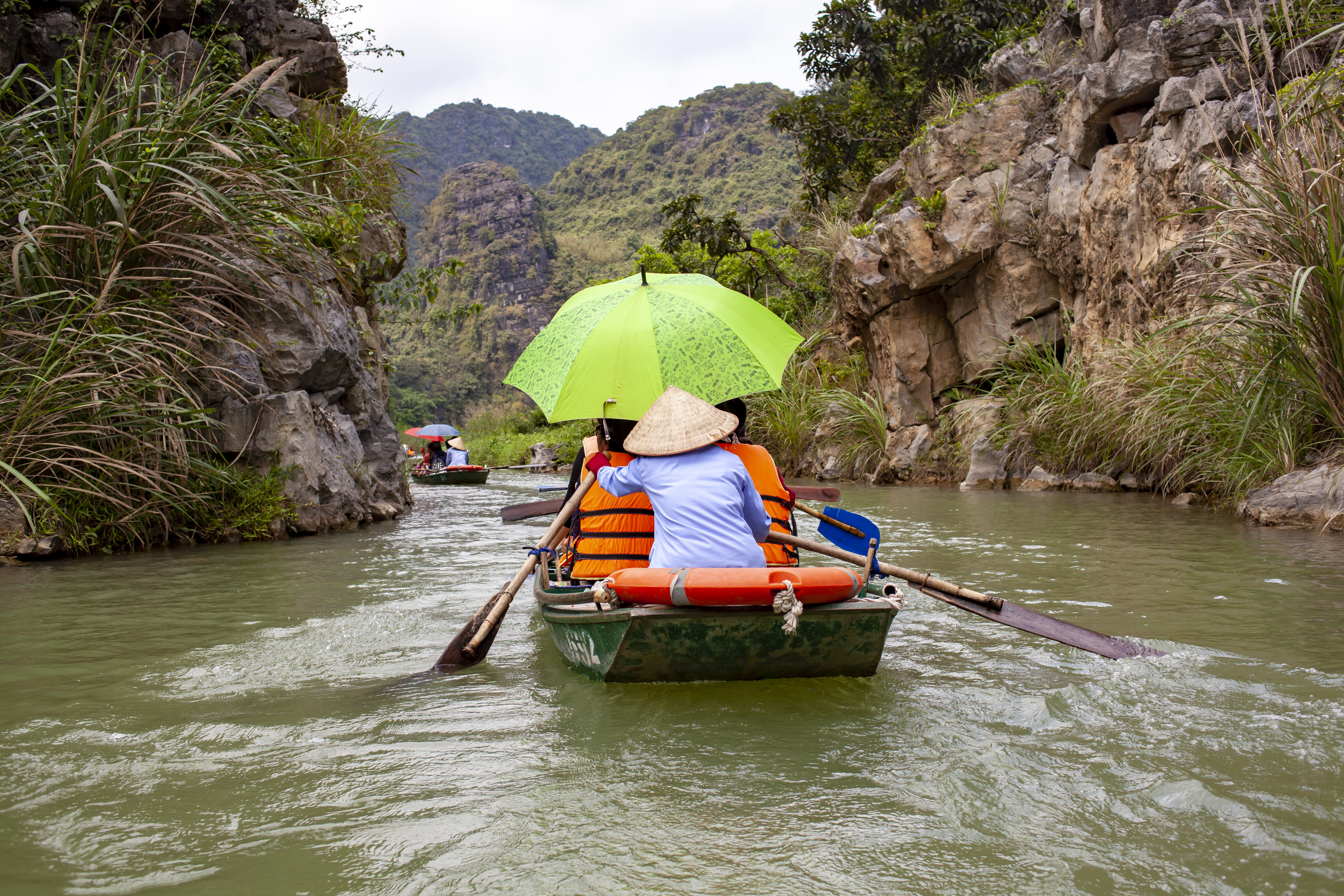 Enjoy a boat trip at Tam Coc 
