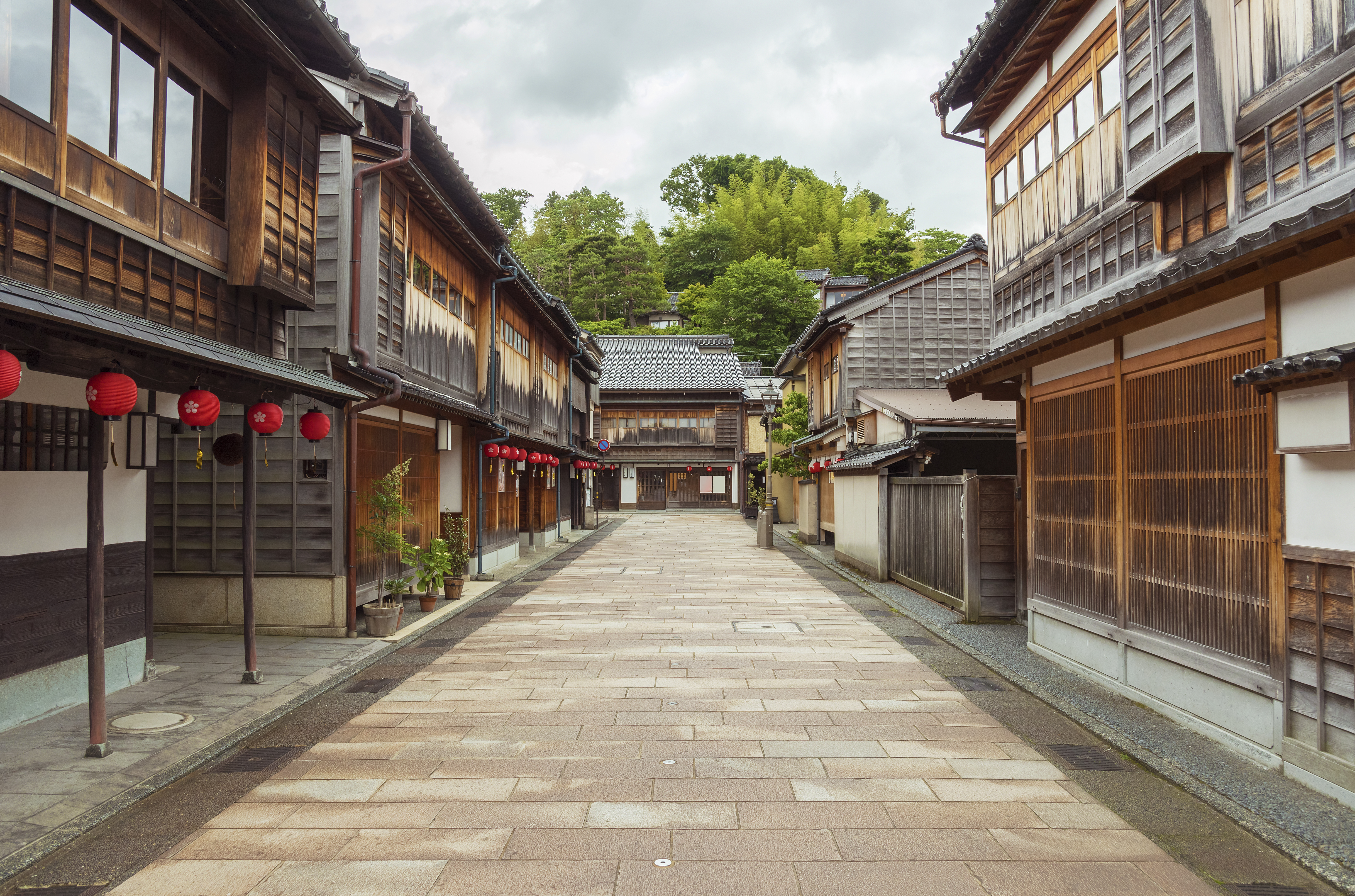 Explore the Higashi Chaya district in Kanazawa