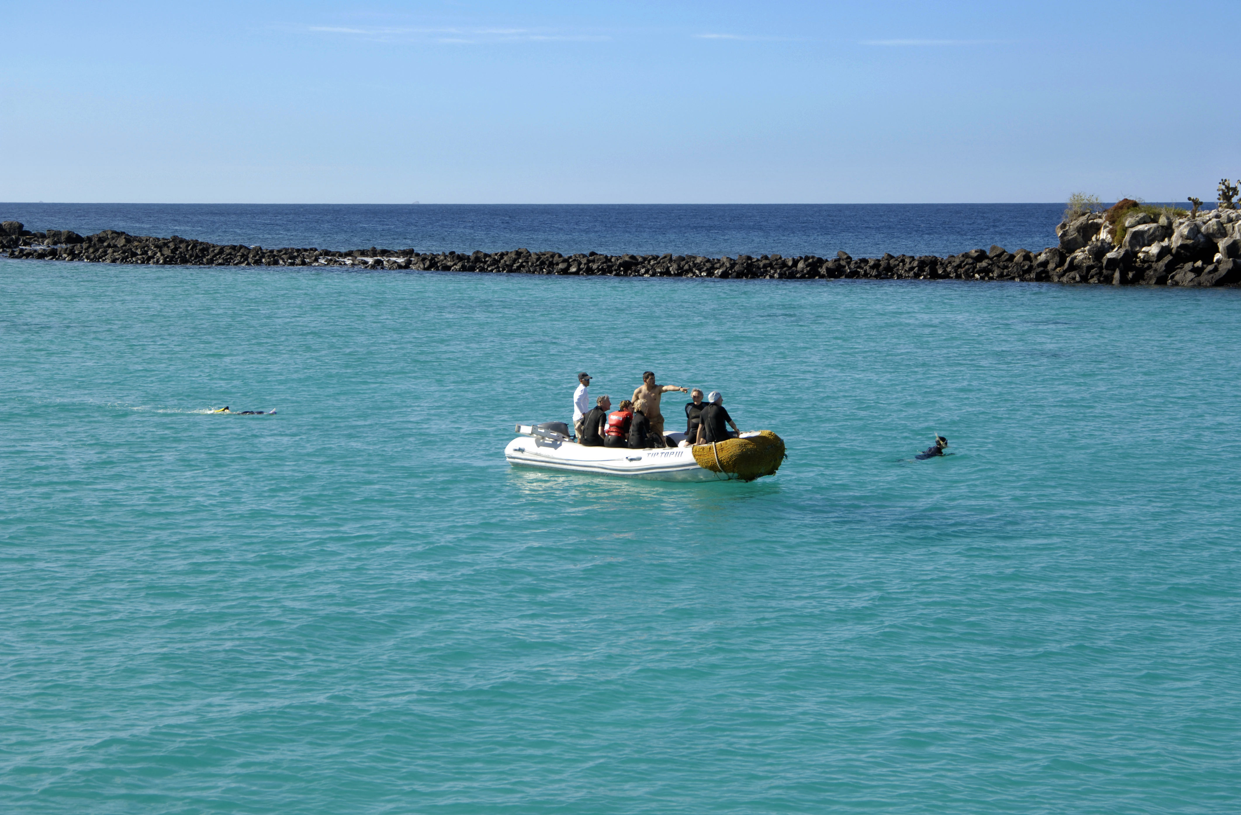 Take a dinghy ride to Gardner & Osborn Island