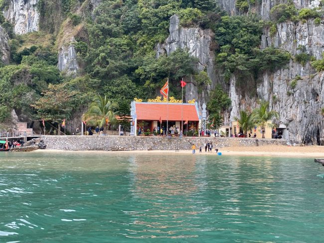 Visit Ba Men Temple in Halong Bay