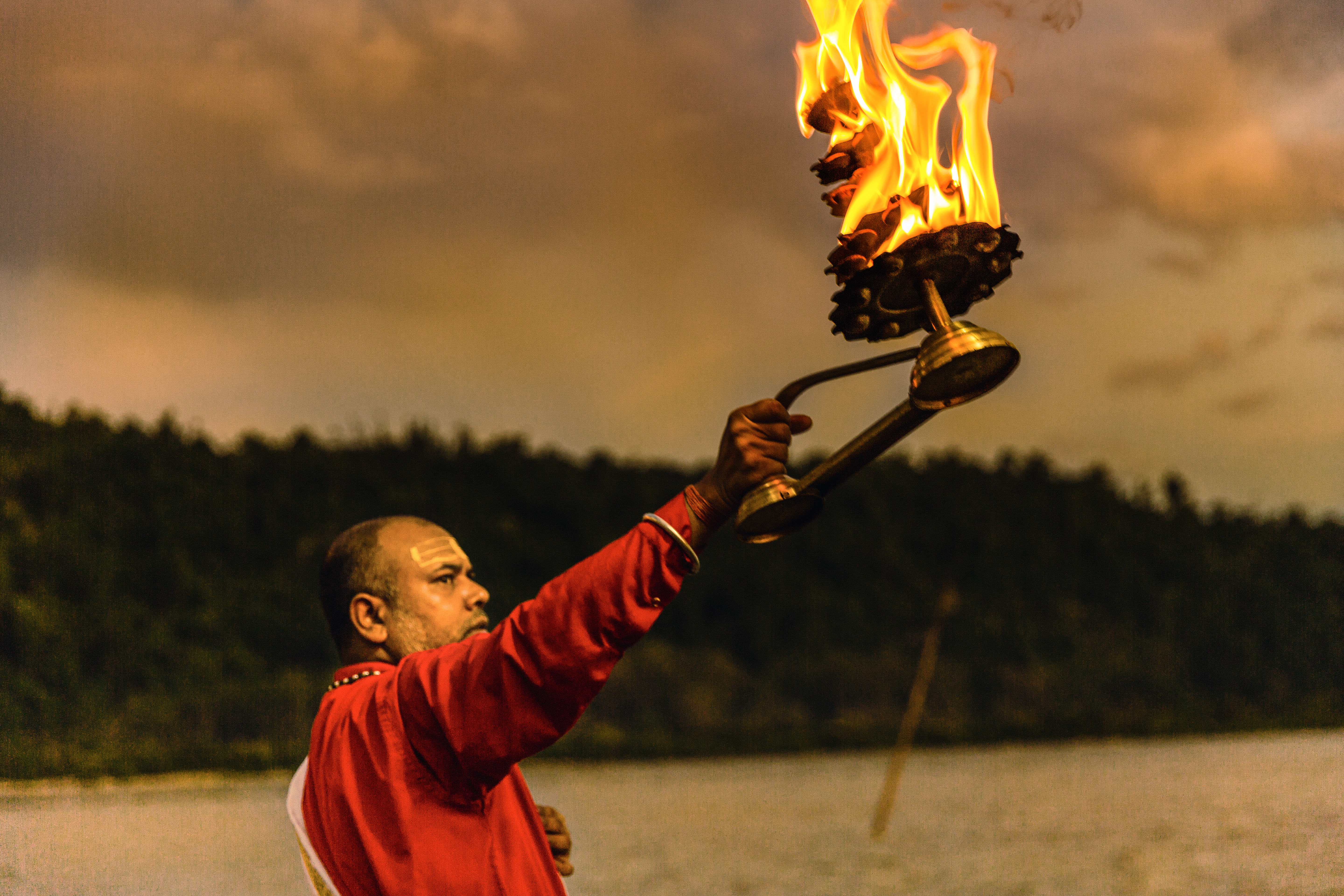 Witness an Aarti ceremony in Rishikesh
