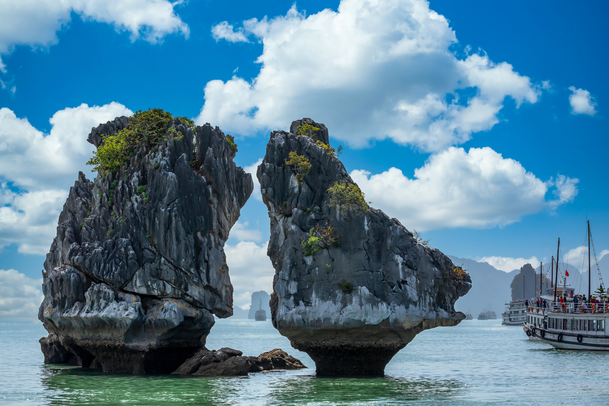 See the Kissing Rocks, Dinh Huong & Dragon Rock