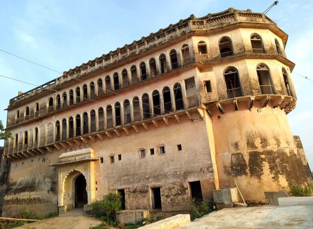 Go on a scenic hike to Fategarh Fort in Ajmer