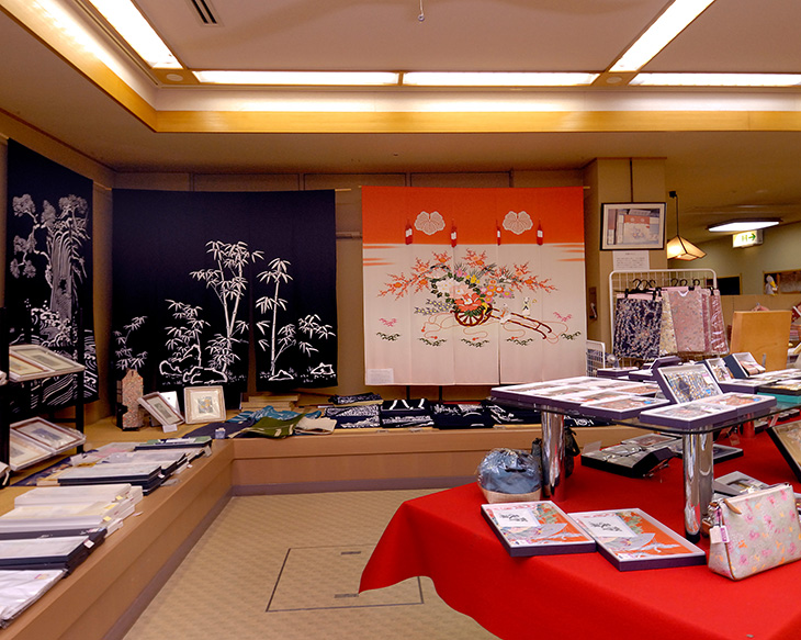 Explore Kanazawa's Traditional Crafts methods