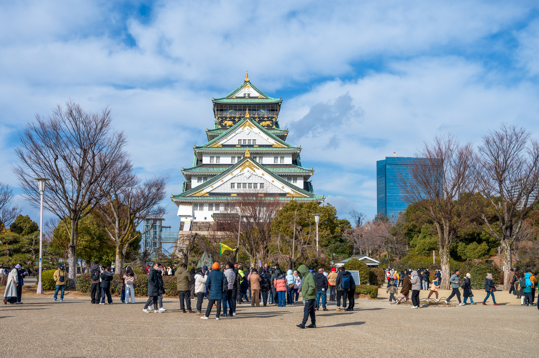 Visit Osaka Castle, the largest castle in Japan 