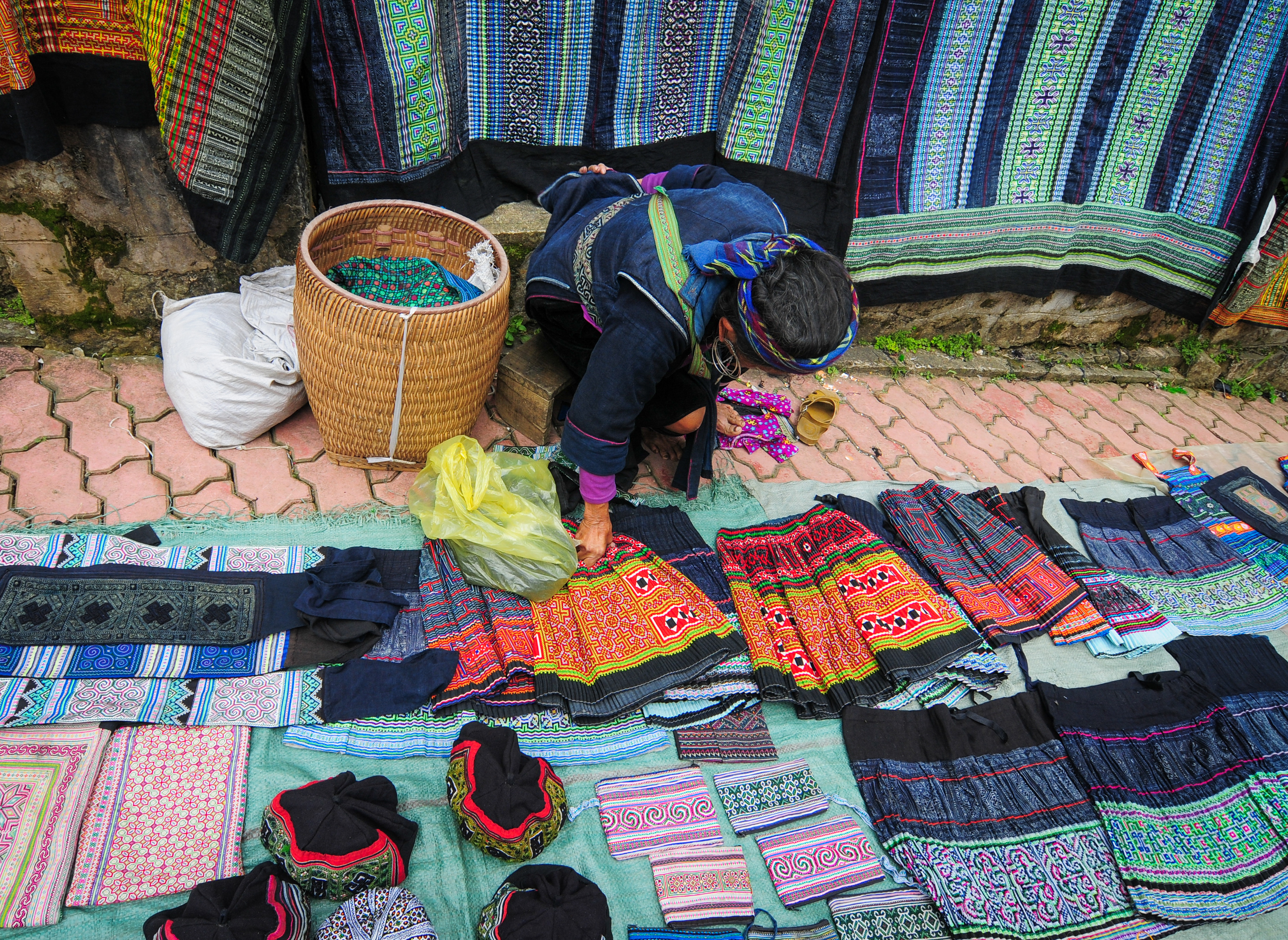 Visit the local Coc Ly market