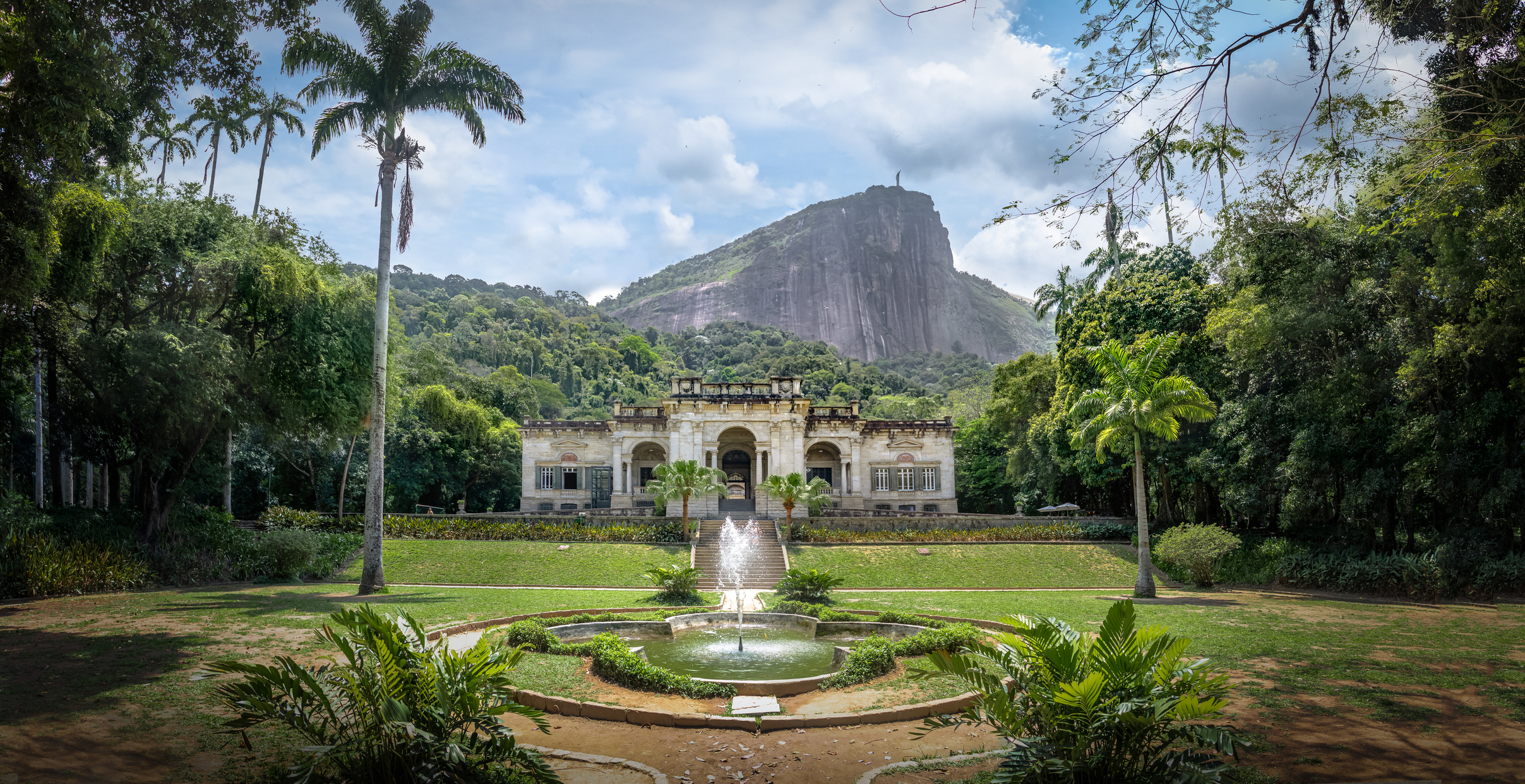 Visit Parque Lage 