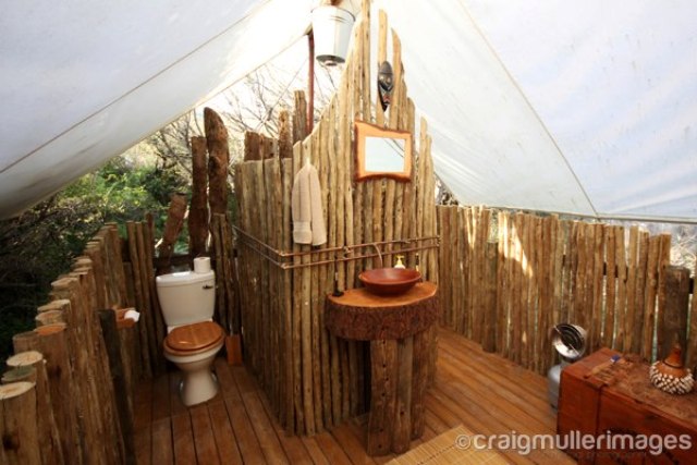Stunning, rustic en suites with hot showers and flushing toilets.