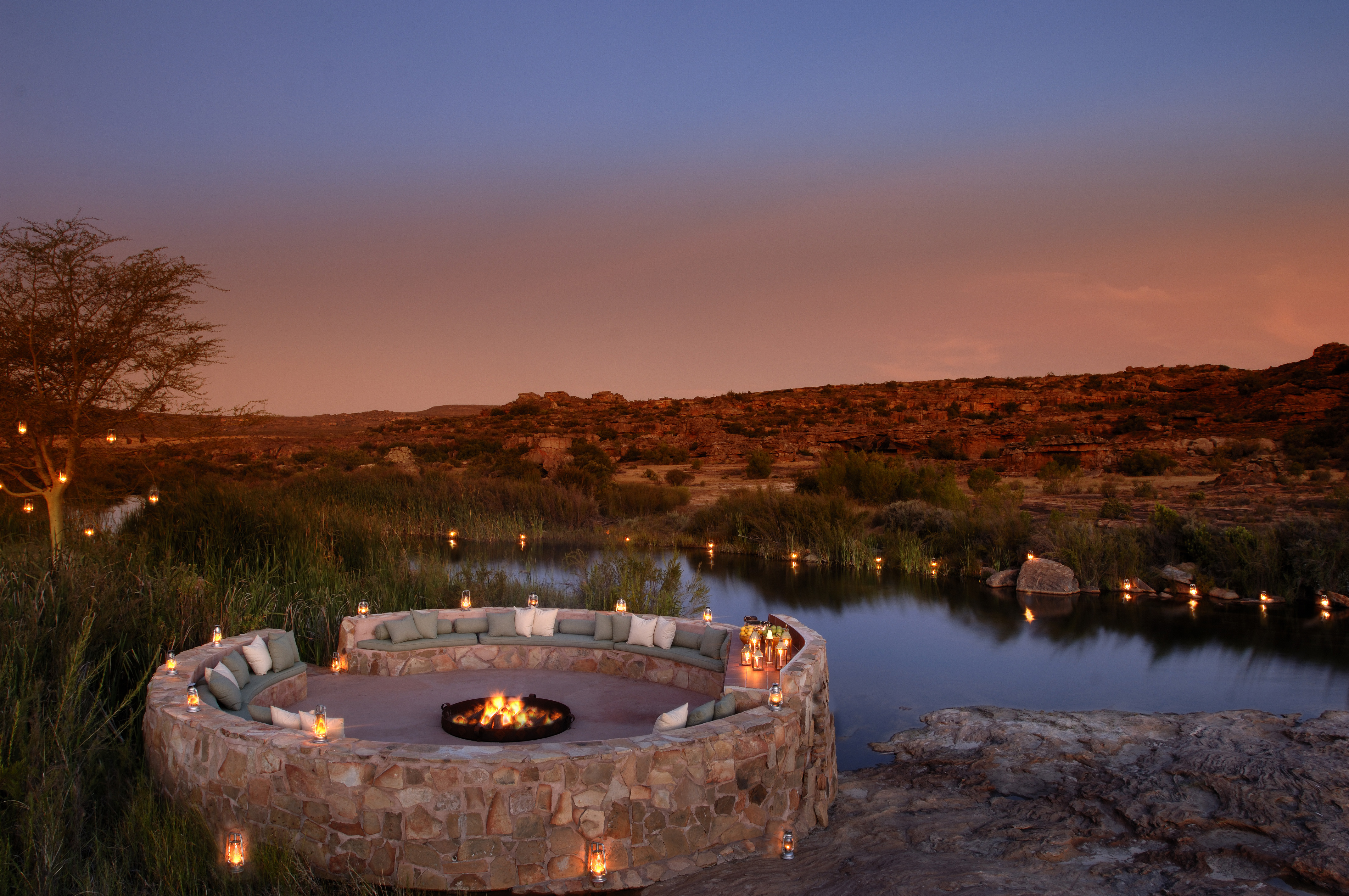A place to gather around the fire and share stories. Perfect for sundowners and after-dinner stargazing. 