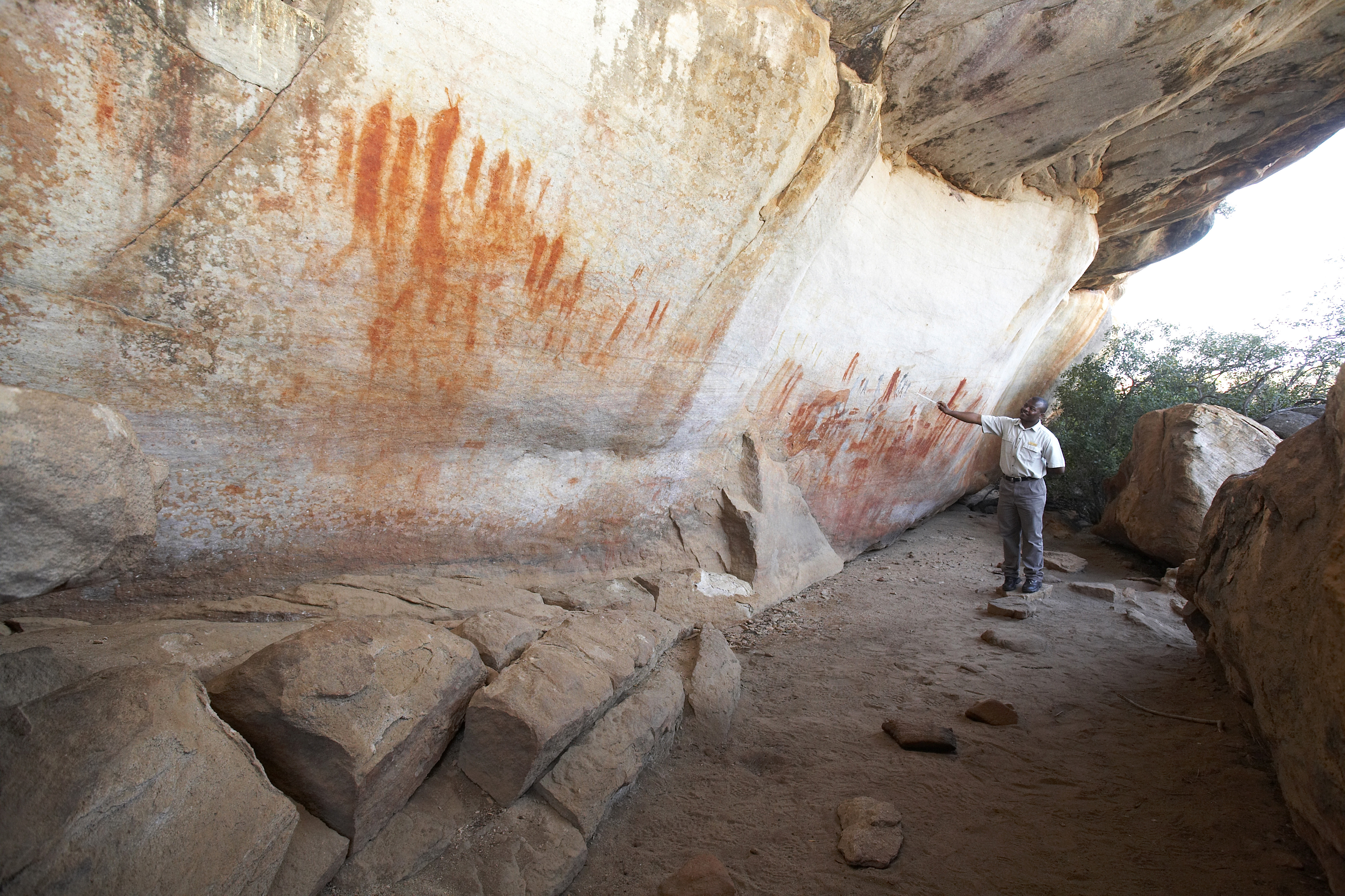 Guided rock art excursions - The reserve is custodian to over 130 San rock art sites, some of them dating as far back as 10 000 years.