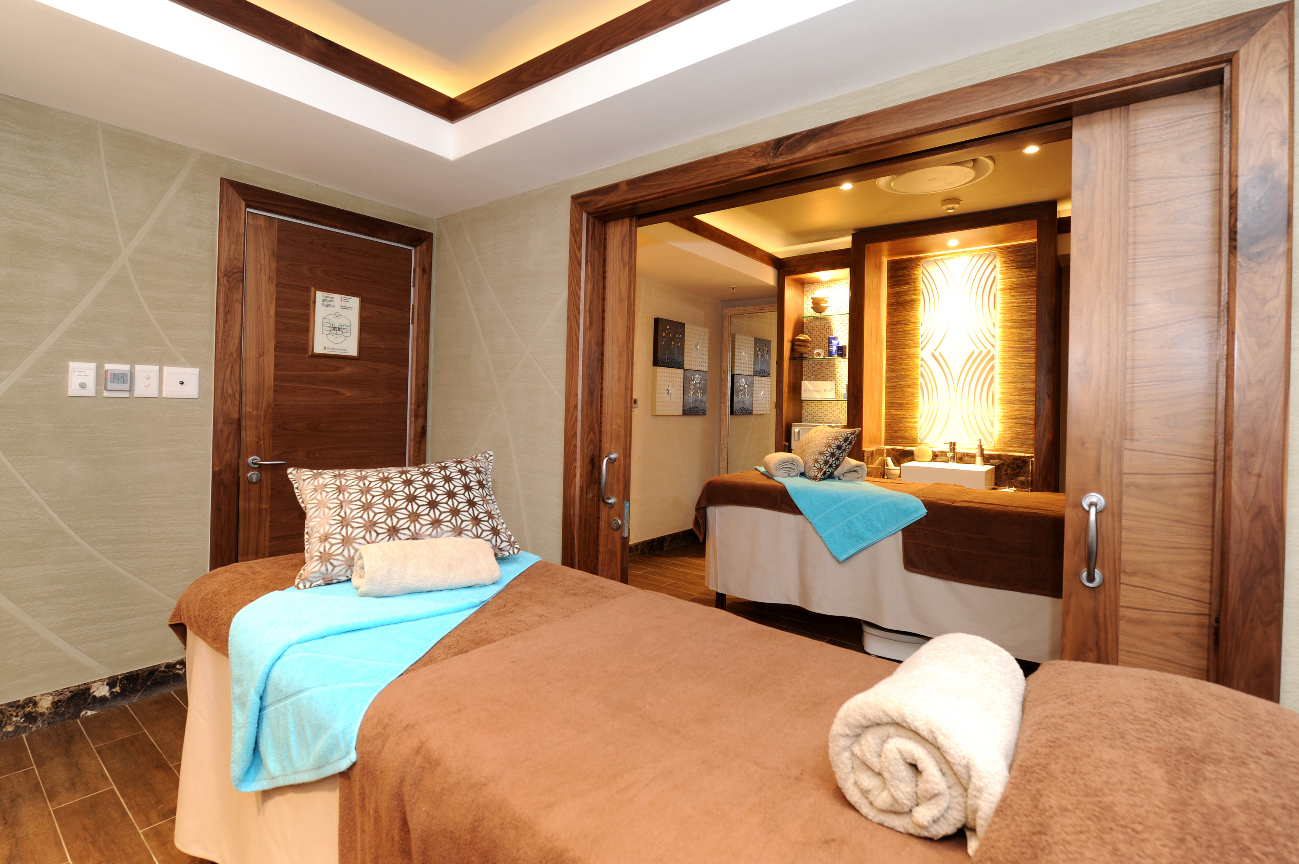 4 Treatment rooms - Open 09h00am until 21h00 daily