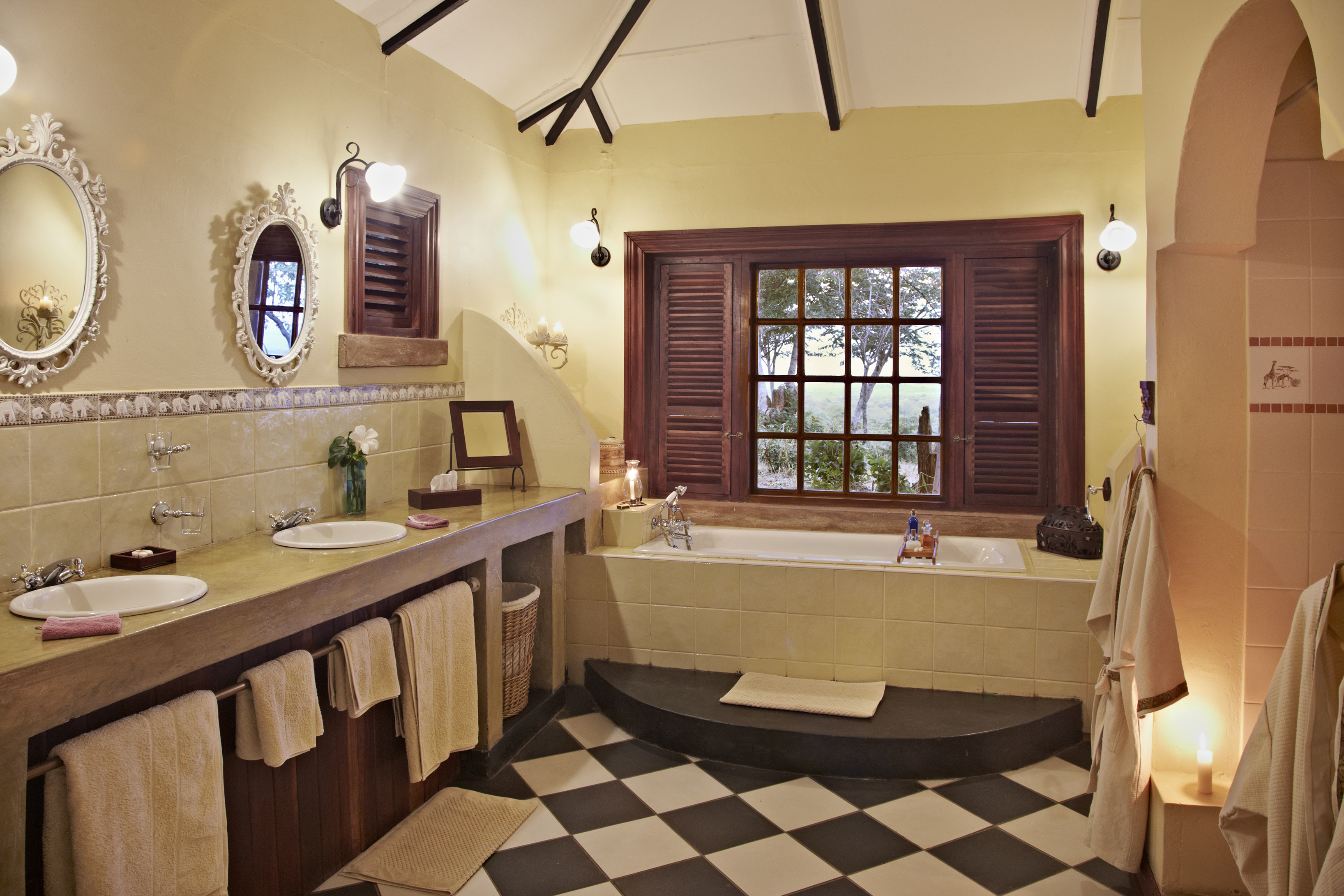 closed colonial Stanley suite - bathroom