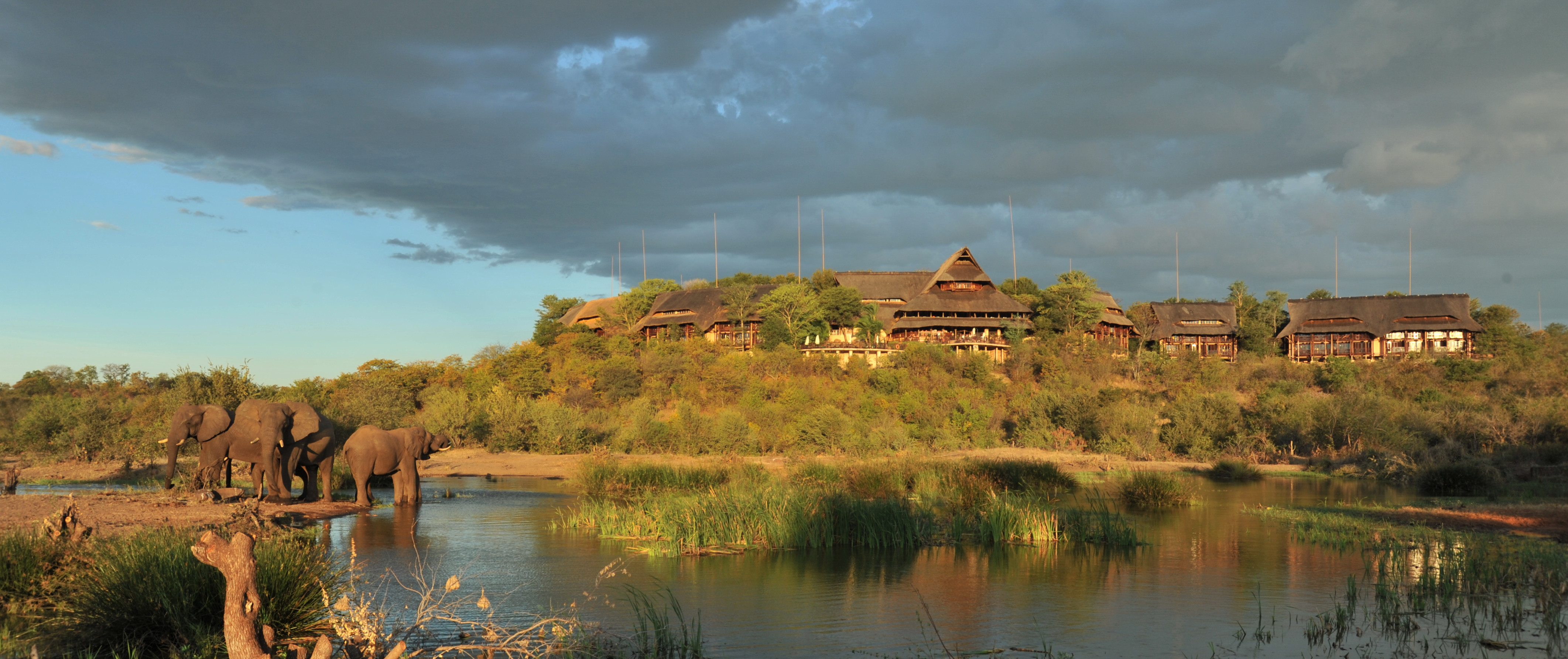 Lying just four kilometres from the majestic Victoria Falls rainforest, the Hotel is situated on a plateau overlooking the Zambezi National Park