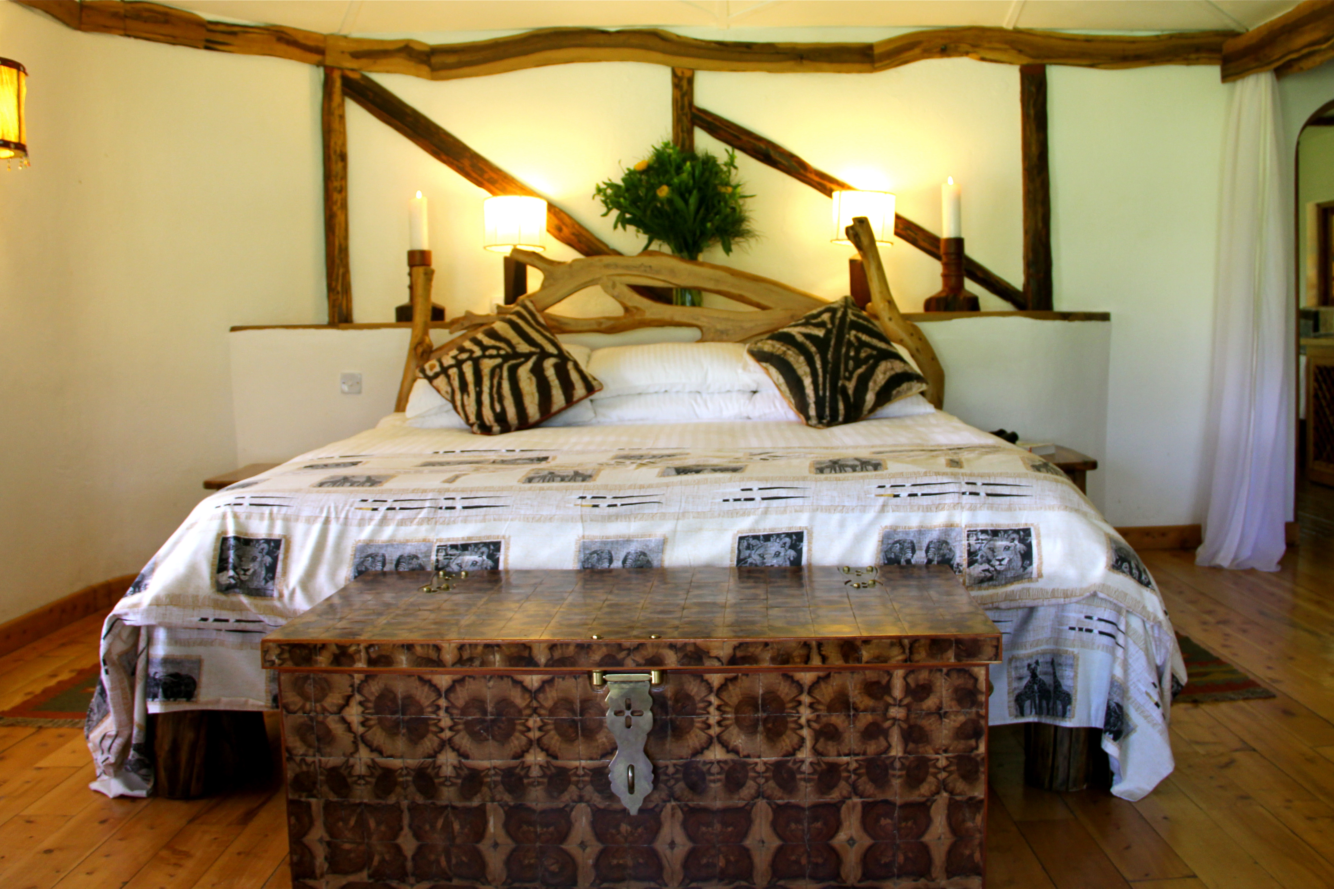 There are 3 individual well-spaced state of the art deluxe cottages, each with an en-suite bathroom and verandah with views of the sanctuary and the Rift Escarpment stretching for miles. The bedrooms have magnificent four-poster olive wood king-sized beds, roaring log fires, artisically decorated windows and handcrafted furniture