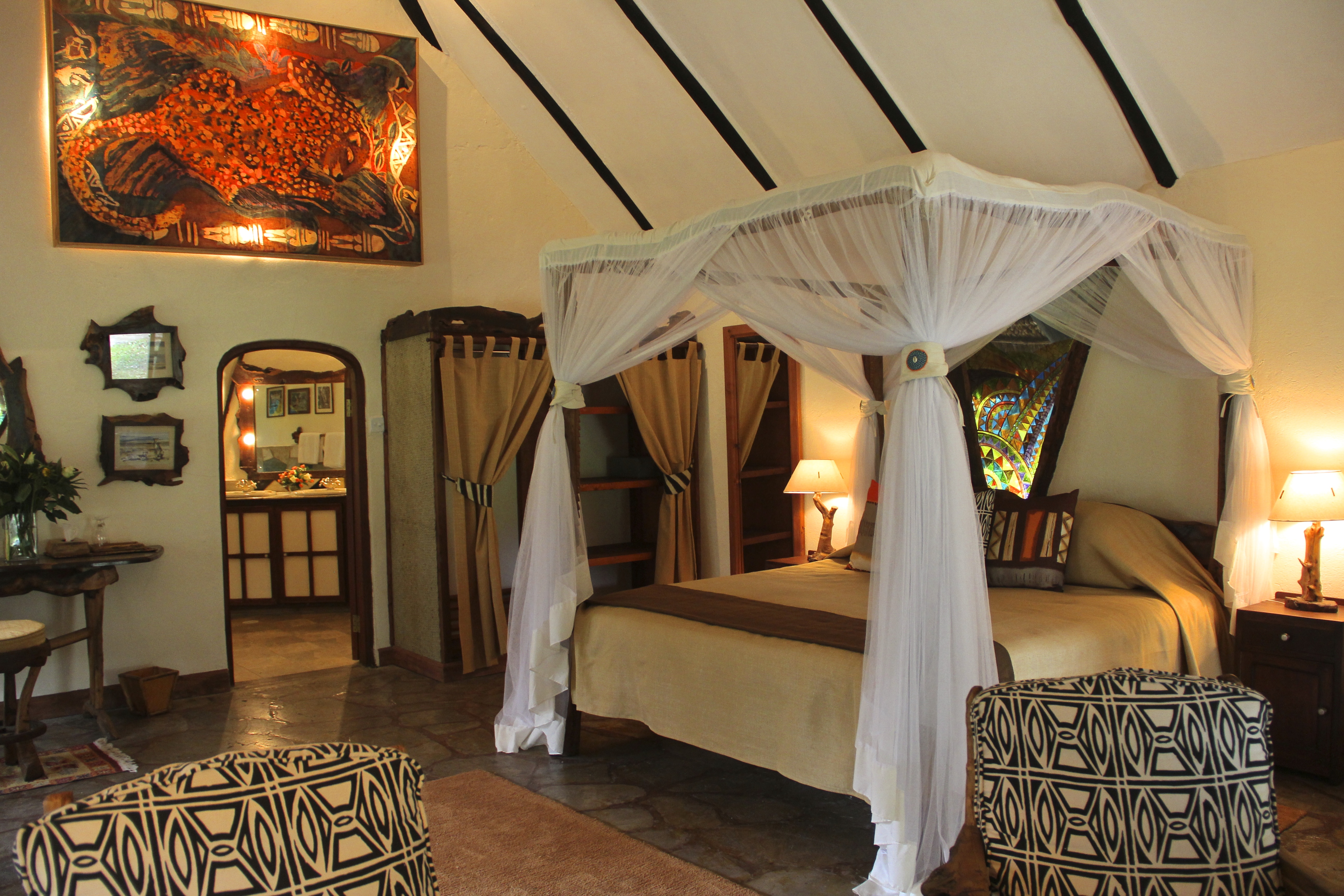 There are 5 individual well-spaced luxurious superior cottages each with an en-suite bathroom and verandah overlooking the Sanctuary and Rift Escarpment. The bedrooms have magnificent four-poster olive wood king-sized beds, roaring log fires, artistically decorated windows and handcrafted furniture 