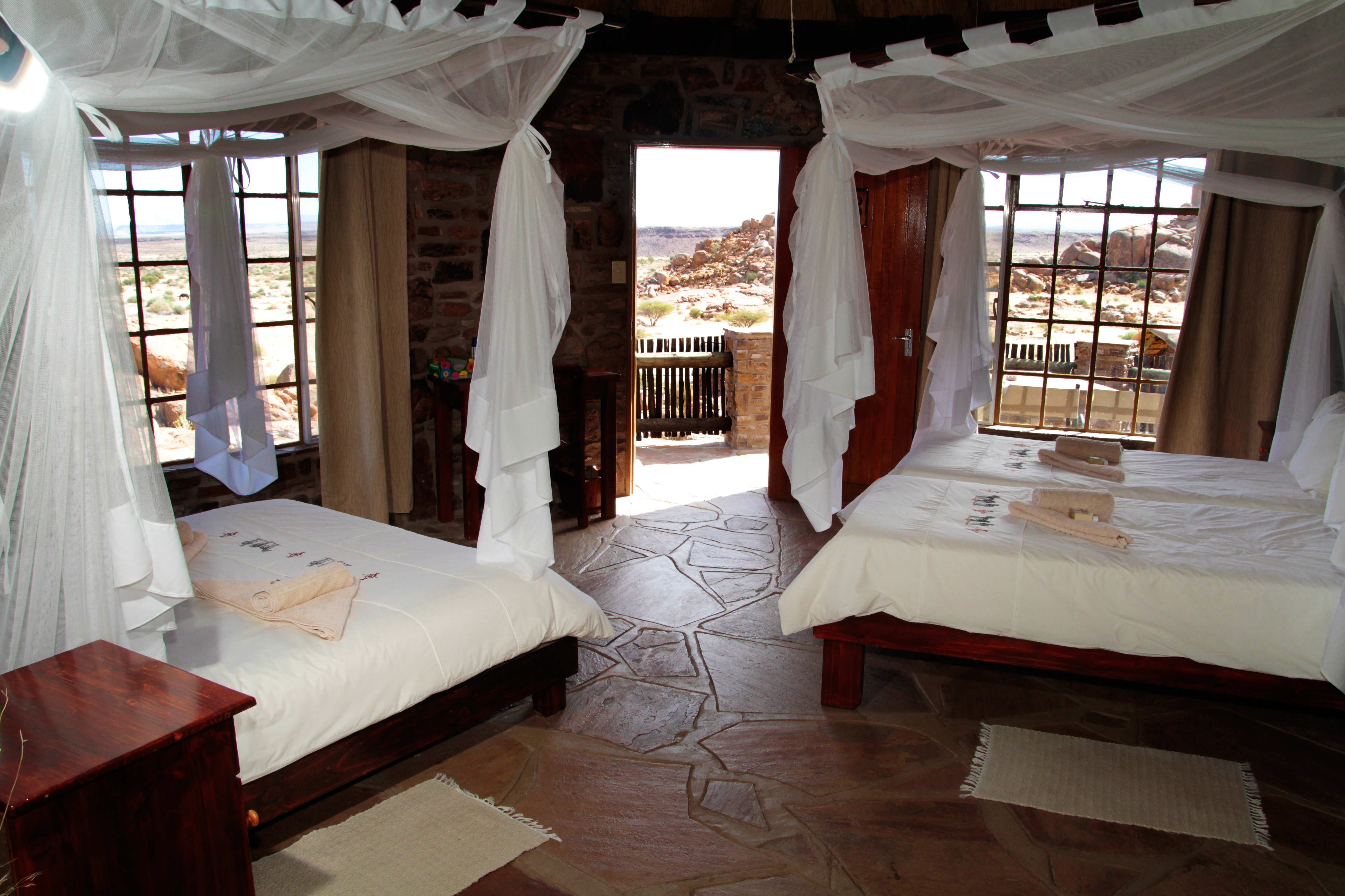 A reoom with a beautiful view 