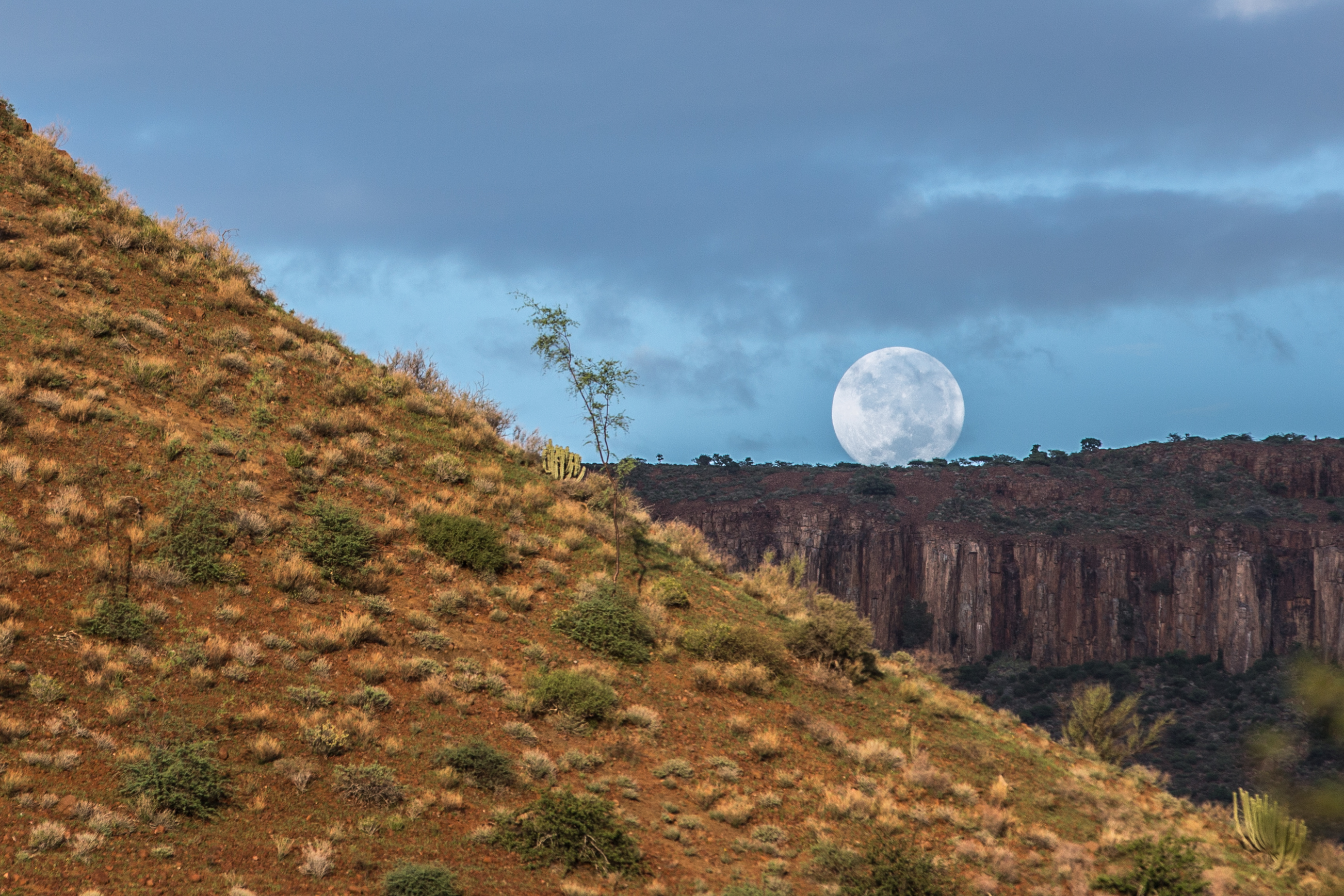 Moon rising over the Etendeka plateau 