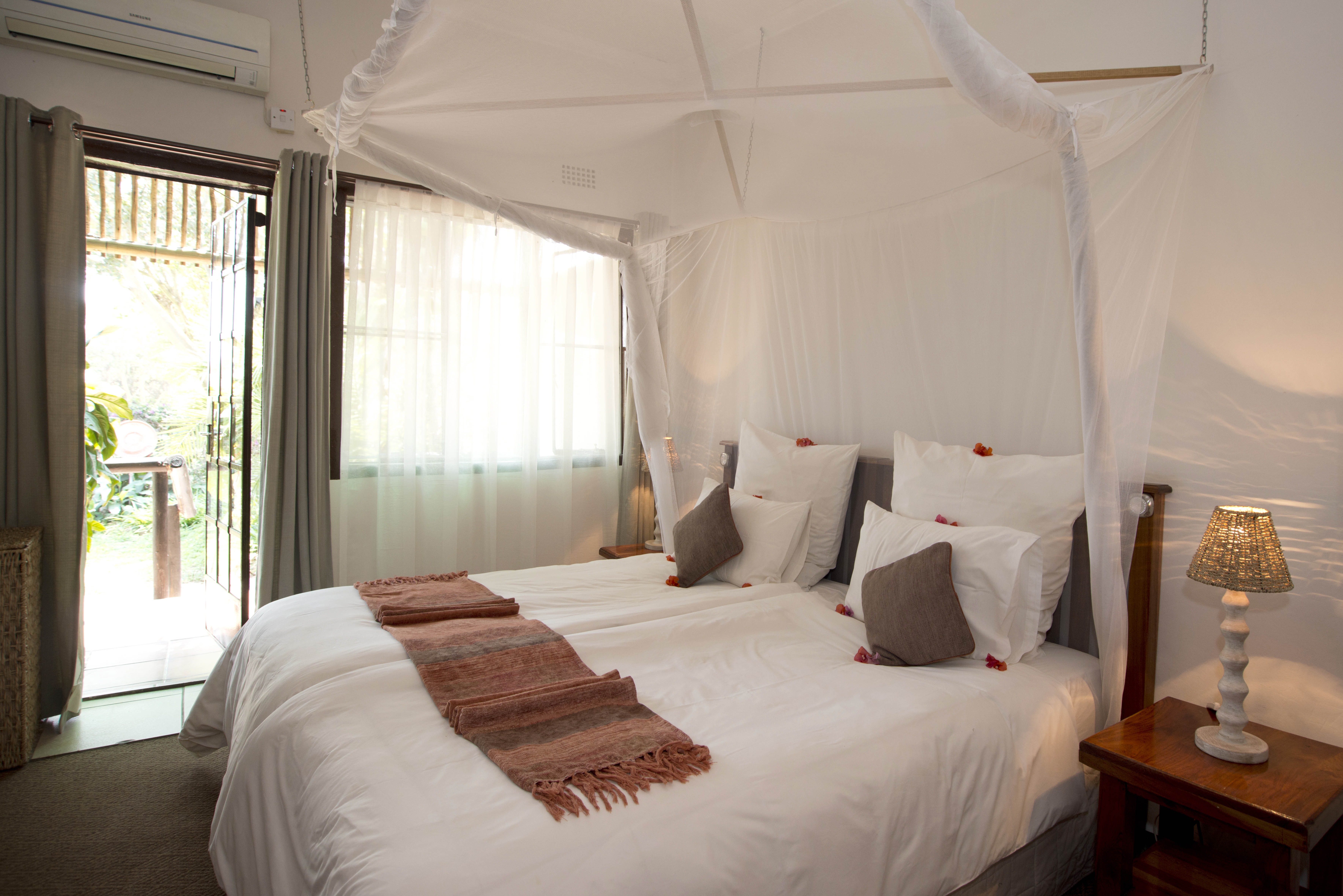 Smaller double room, view onto verandah