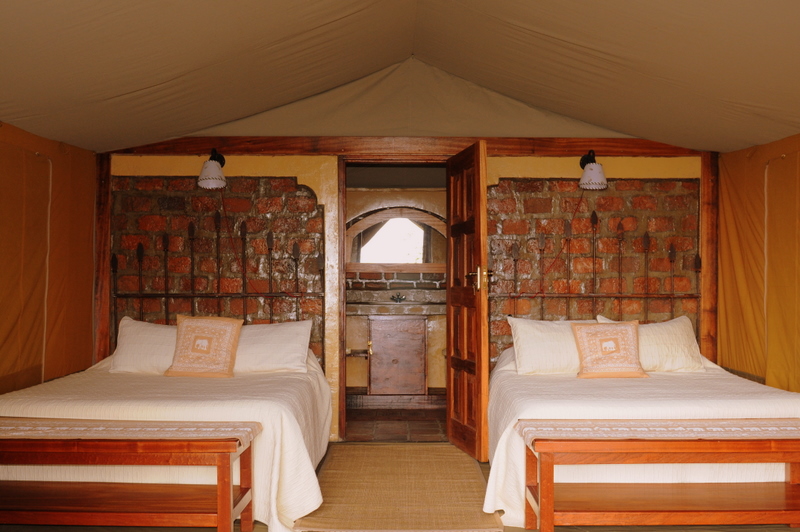 The mid-range tent also has 2 queen sized beds...