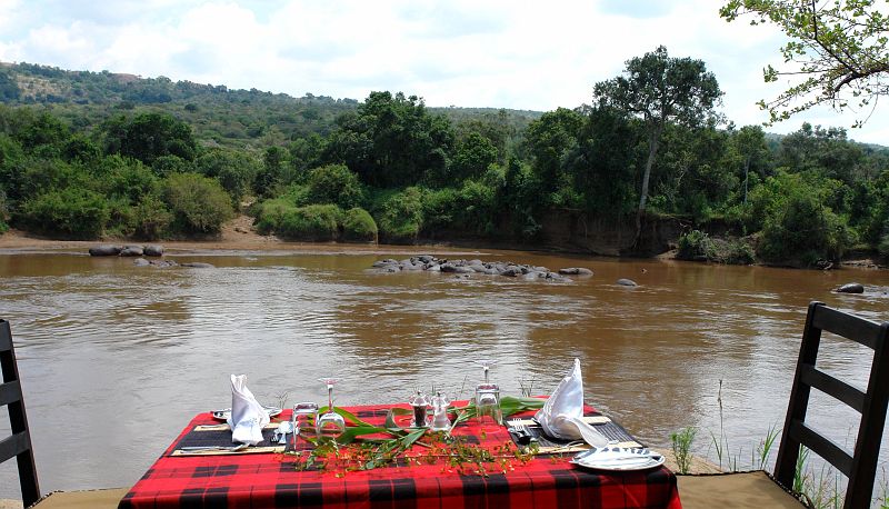 Pleasant meal by the river
