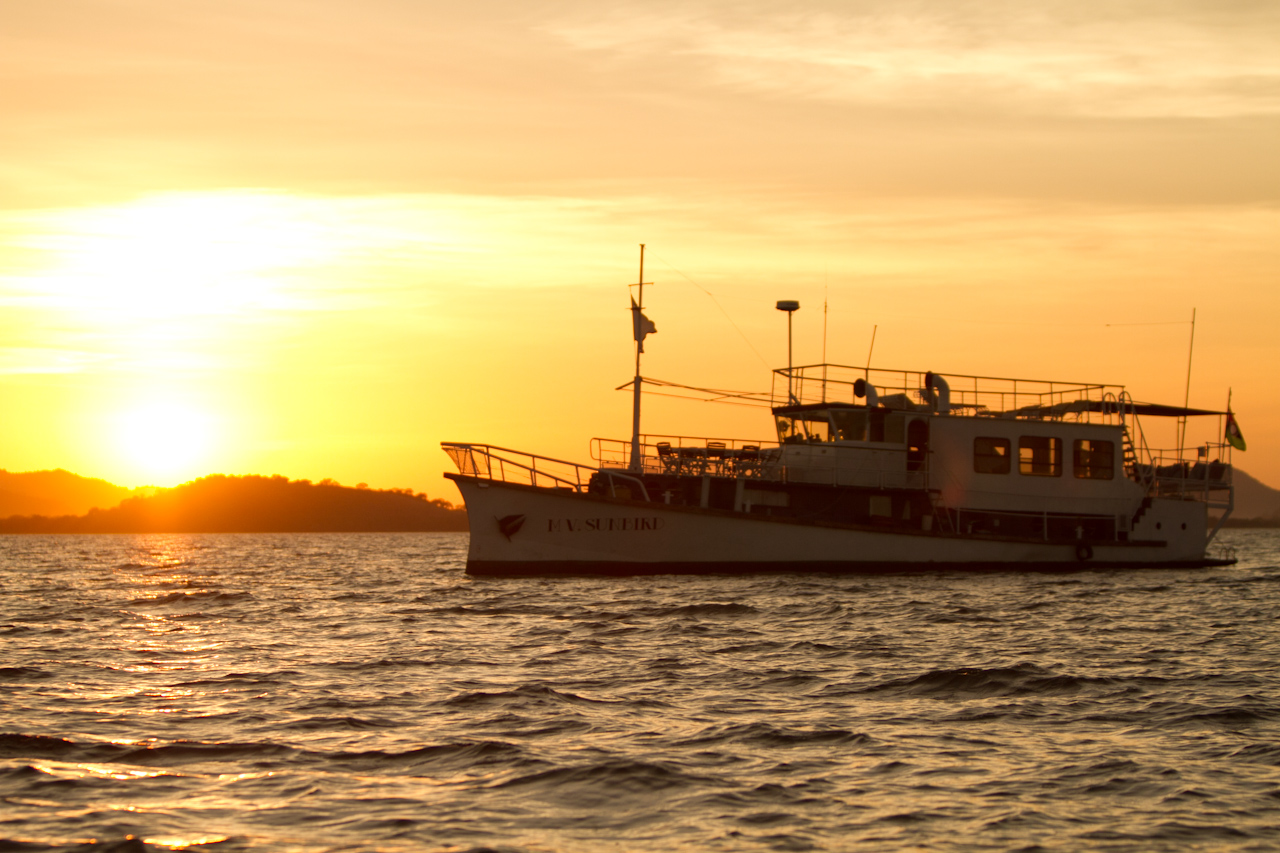 The Makokola Retreat offers various trips on the M.V. Sunbird ranging from a sunset cocktail cruise to a trip to Liwonde National Park
