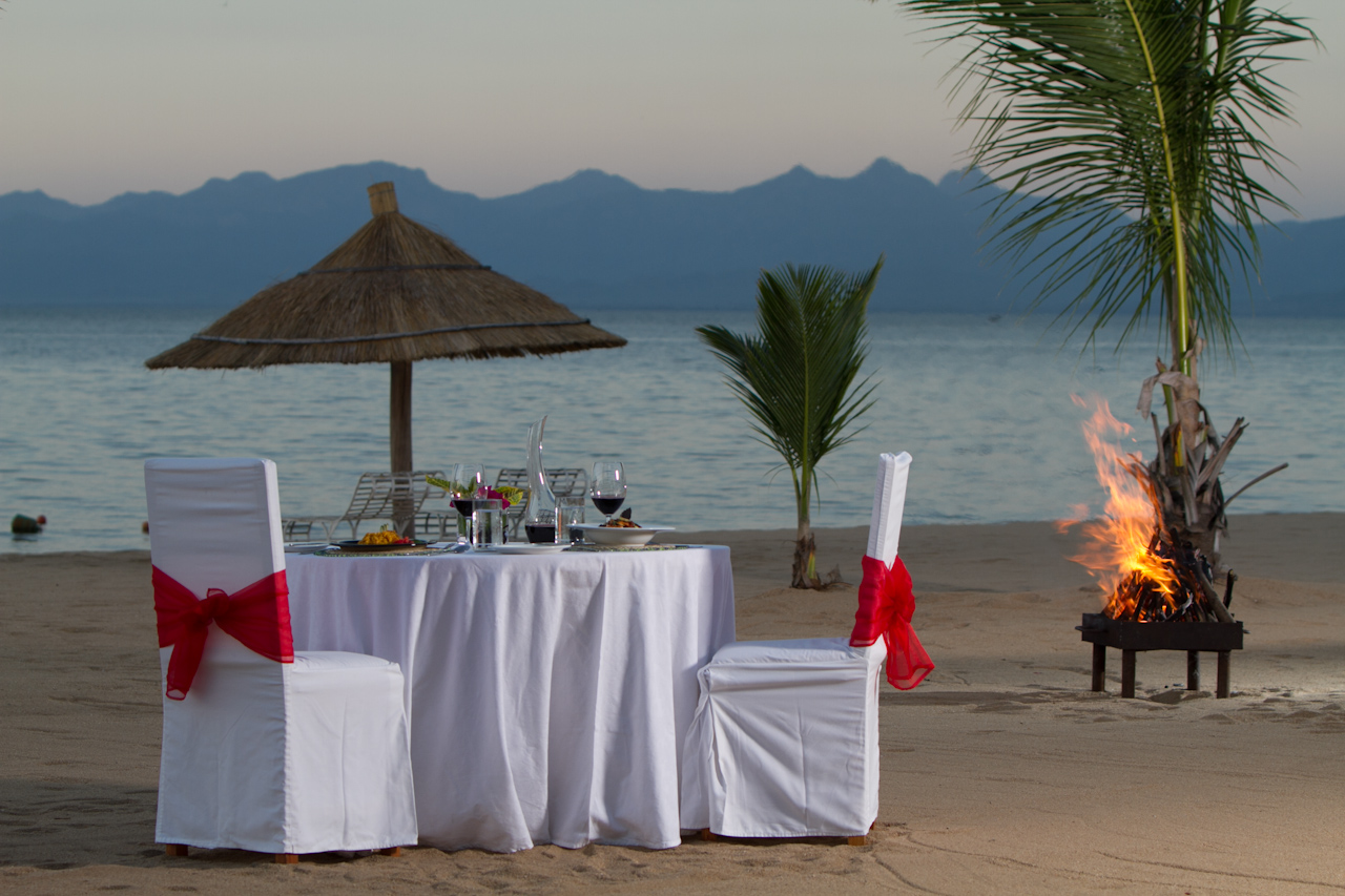 The Makokola Retreat offers various special setup to its guests, weather permitting, each night and tries to offer a unique dining experience with each meal. 