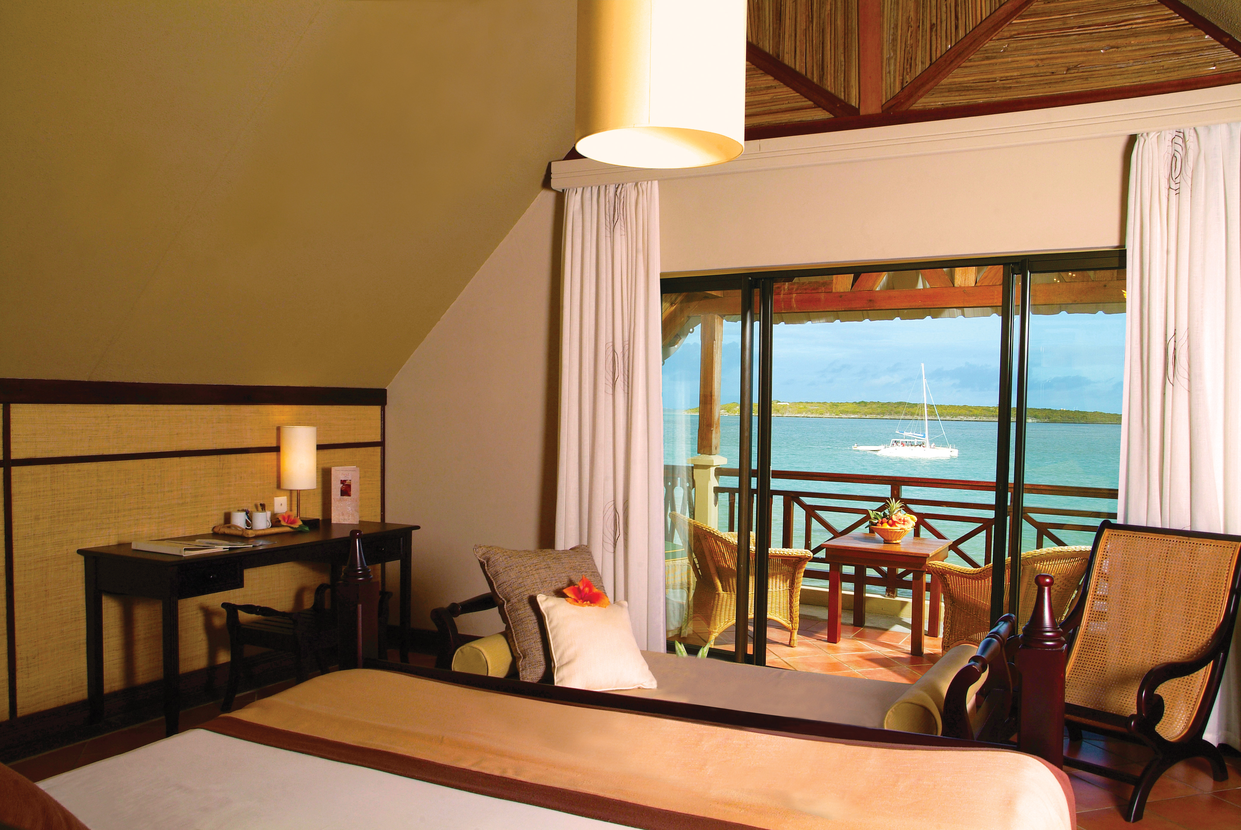 The room open straight onto an amazing view of the turquoise lagoon and Ile aux Aigrettes