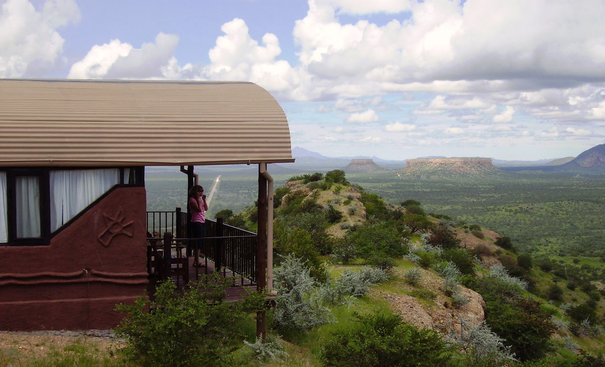 A chalet constructed on the edge of the terrace facing west.