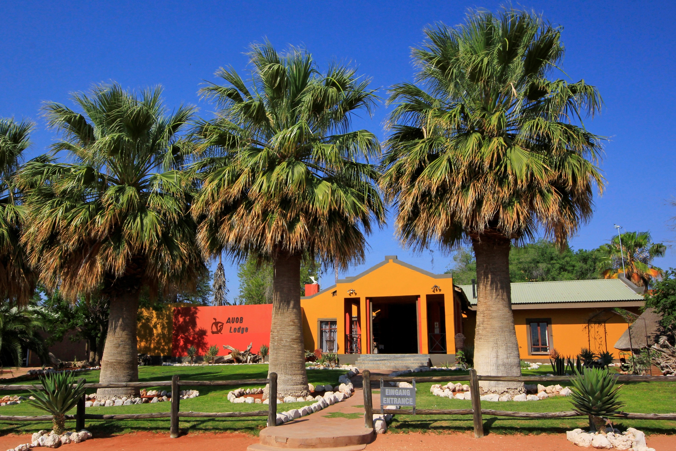 Front and entrance to lodge