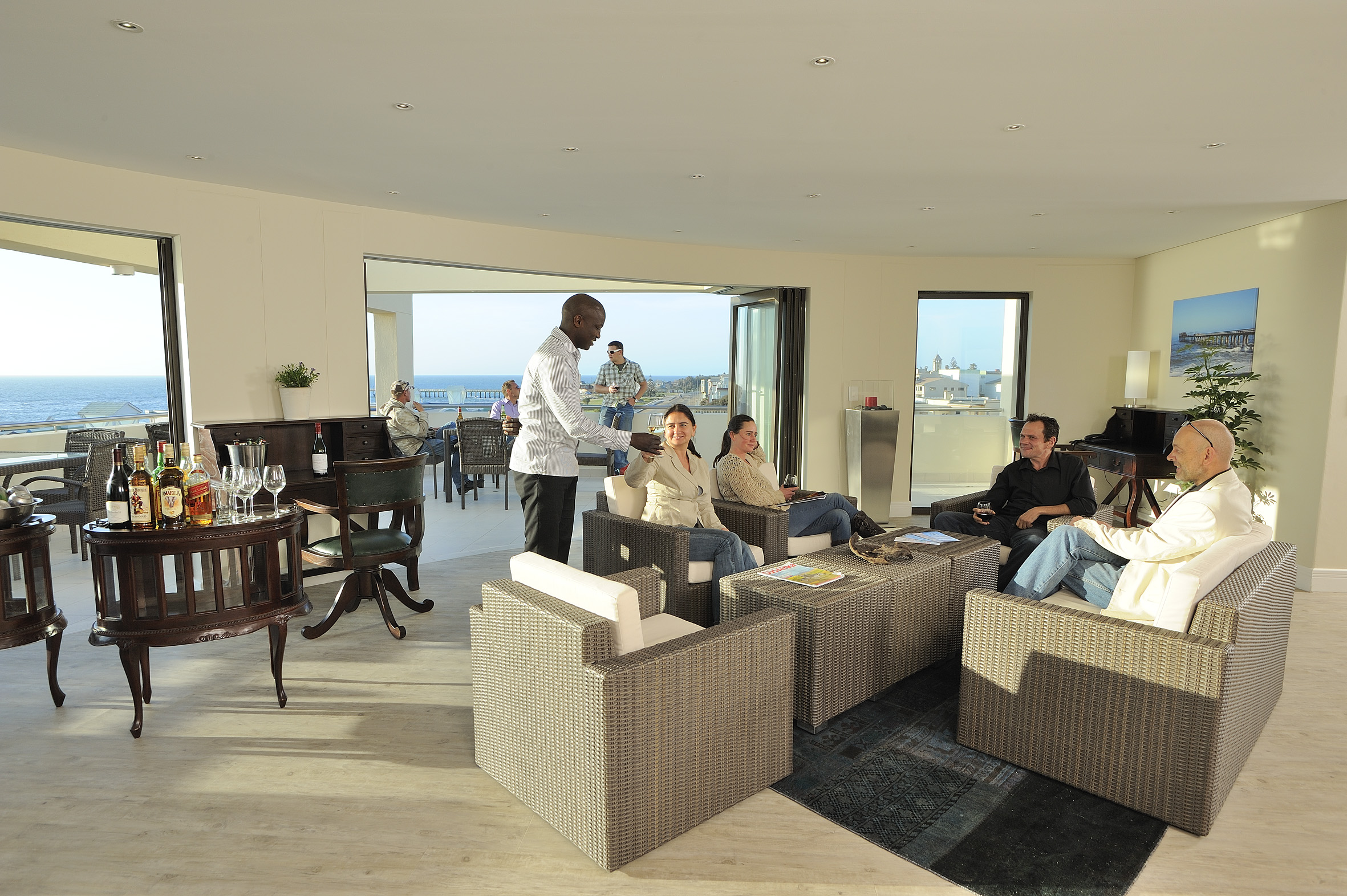 ideal to meet other guests