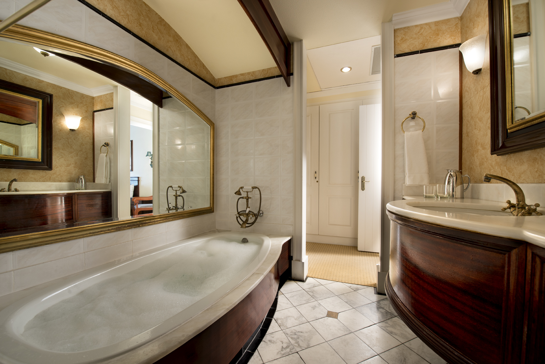 Suite Bathroom 
