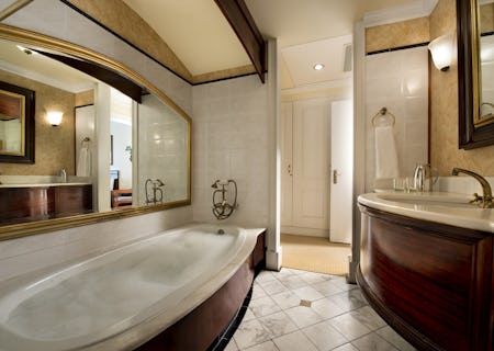 Suite Bathroom