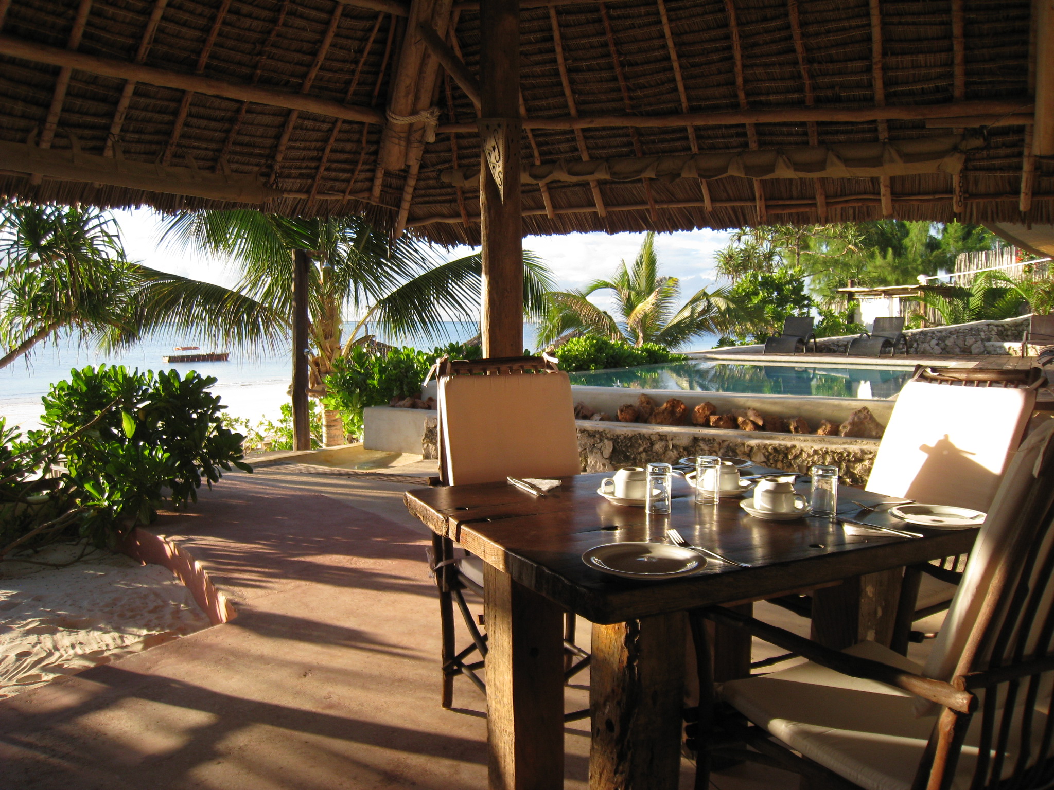 Have your meal facing the Ocean, just near the beach.