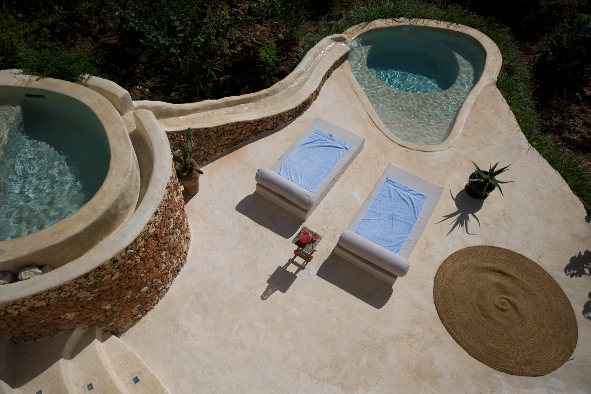 Private plunge pool of a guest pavilion 