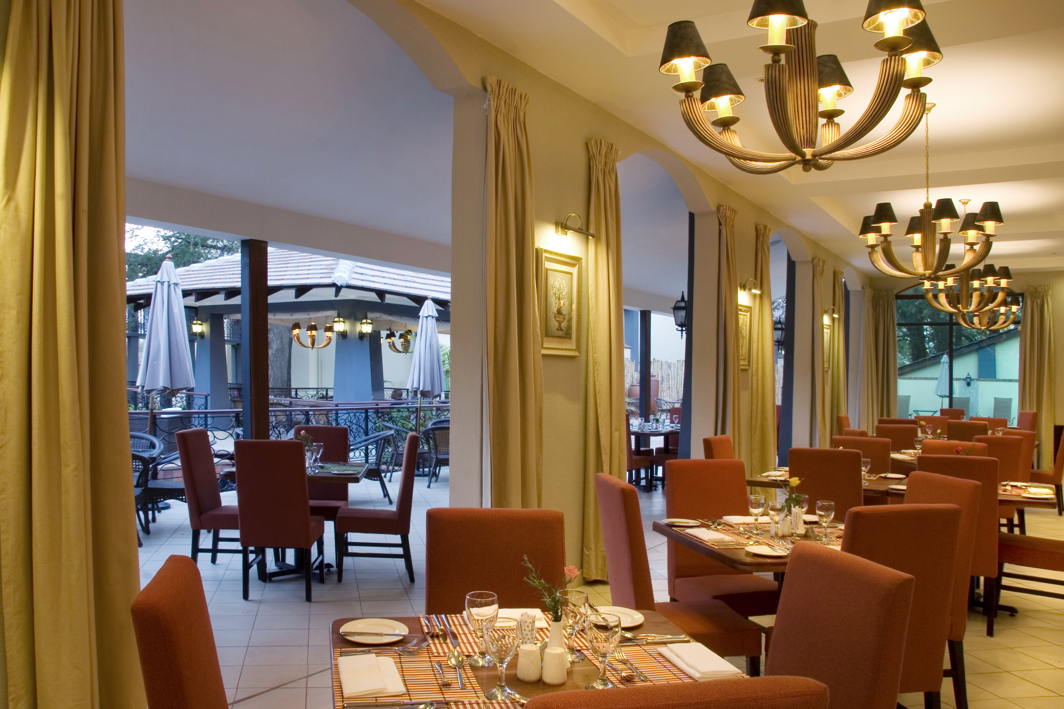 The Restaurant serves breakfast from 7:00 to 9:30, weekdays.   On weekends, breakfast is served from 7:30 to 10:00.   Lunch is served, Monday to Sunday, 12:30 to 15:00.   Dinner is served Monday to Sunday, between 19:00 to 22:00.