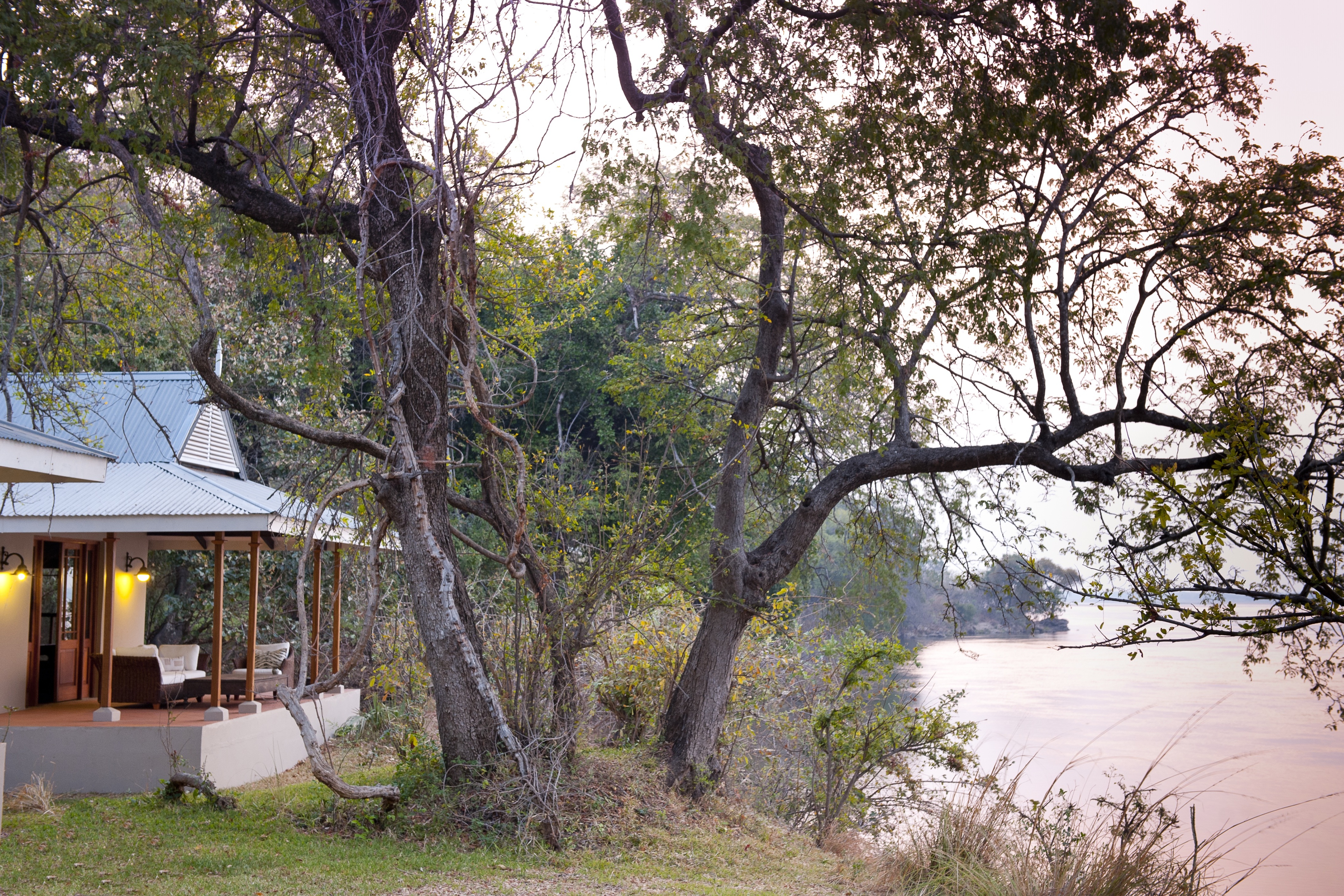 3 suites are located in close proximity to the main lodge whereas the remaining 5 are situated in more secluded areas. 