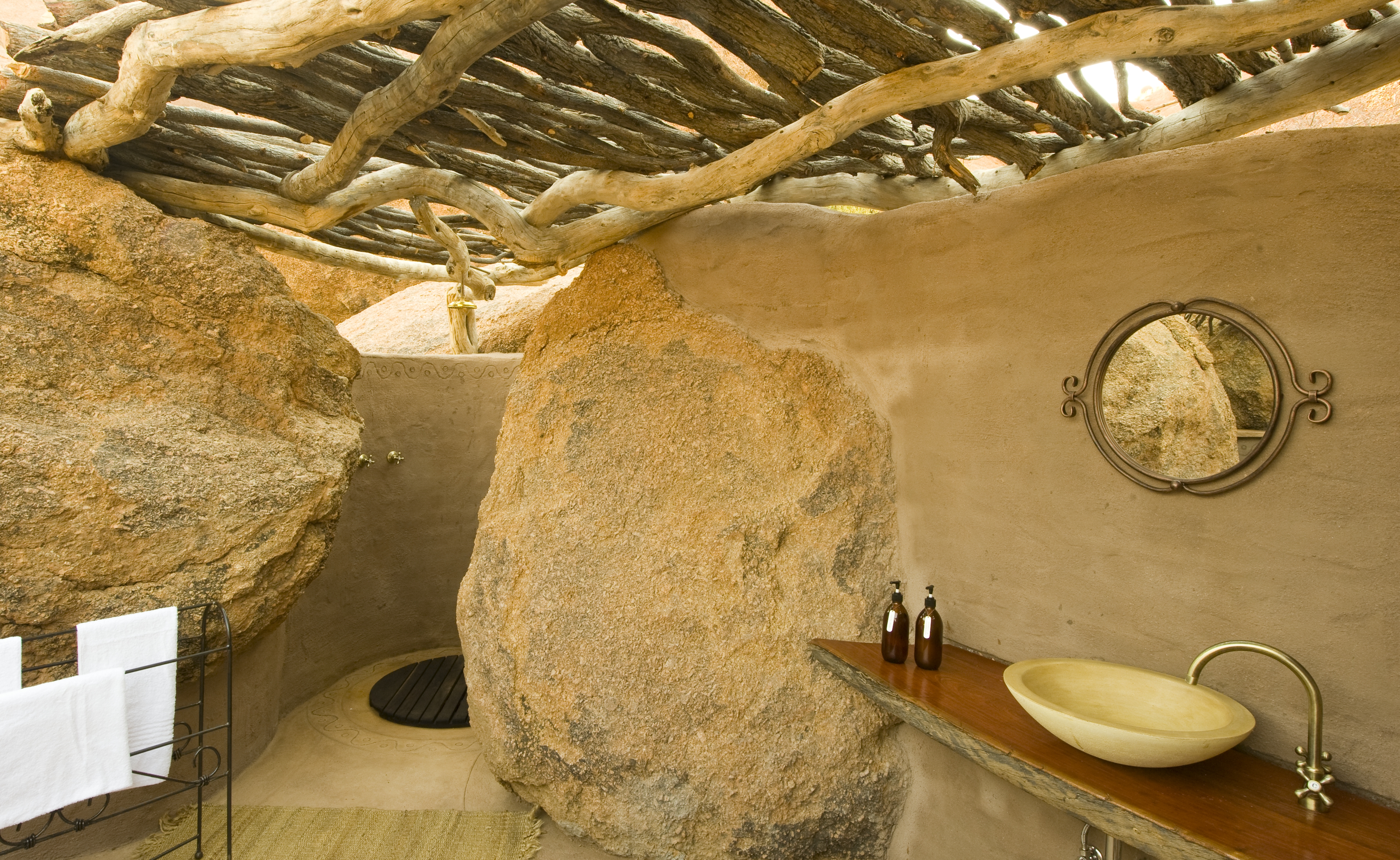 Inside the dome shaped space, you feel like entering a secluded cave and becoming one with the landscape. 